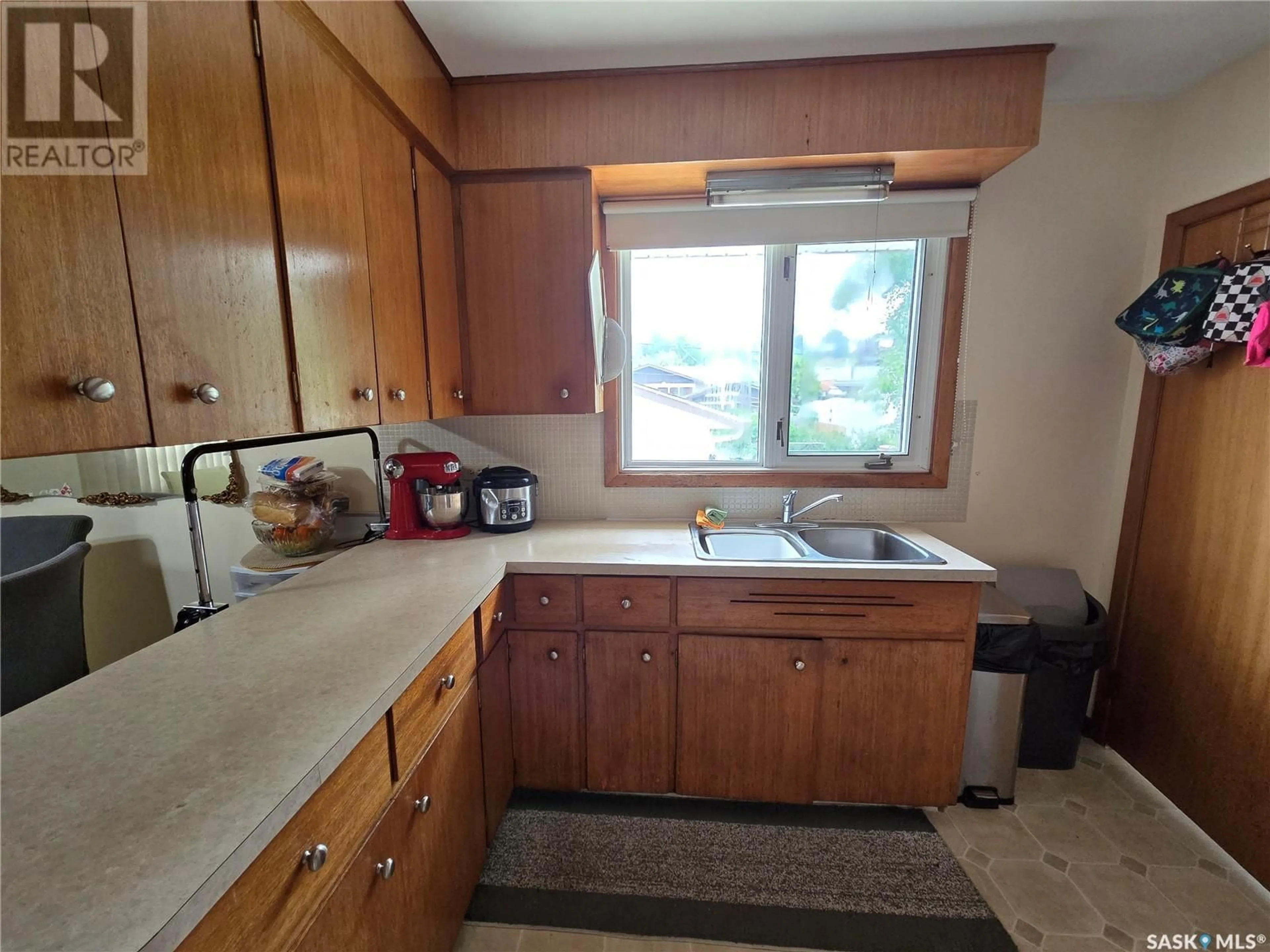Standard kitchen, unknown for 644 9TH AVENUE, Swift Current Saskatchewan S9H2S4