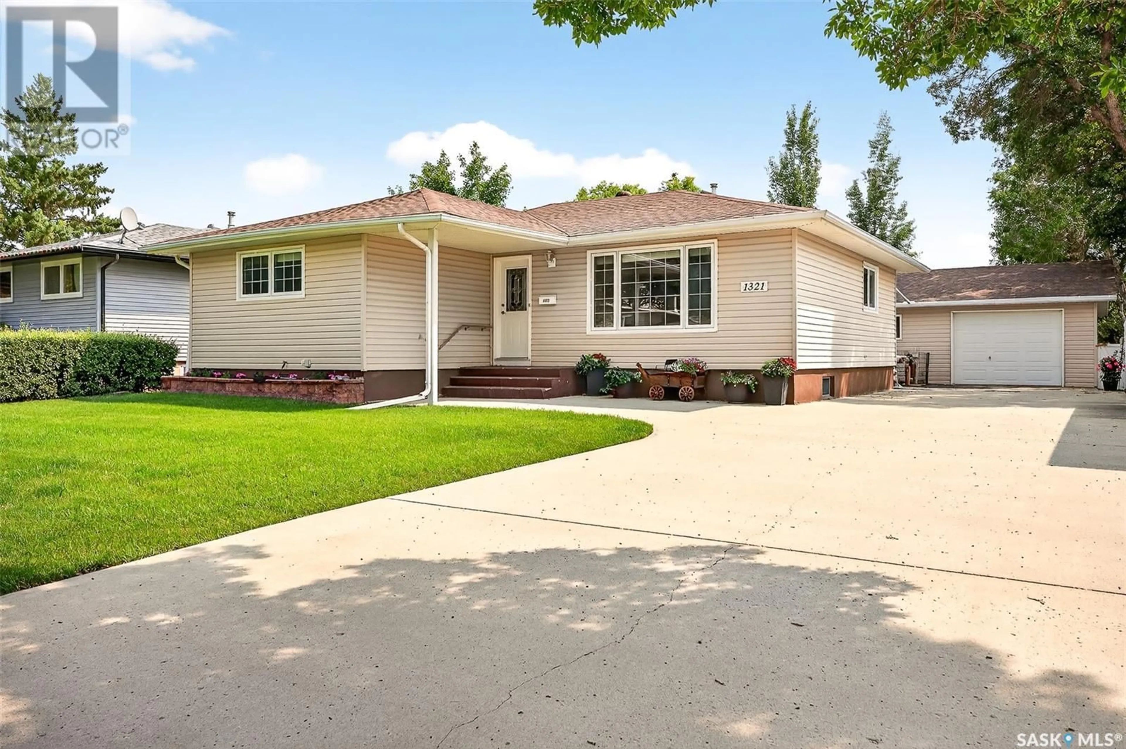Home with vinyl exterior material, street for 1321 QUEEN CRESCENT, Moose Jaw Saskatchewan S6H3G5