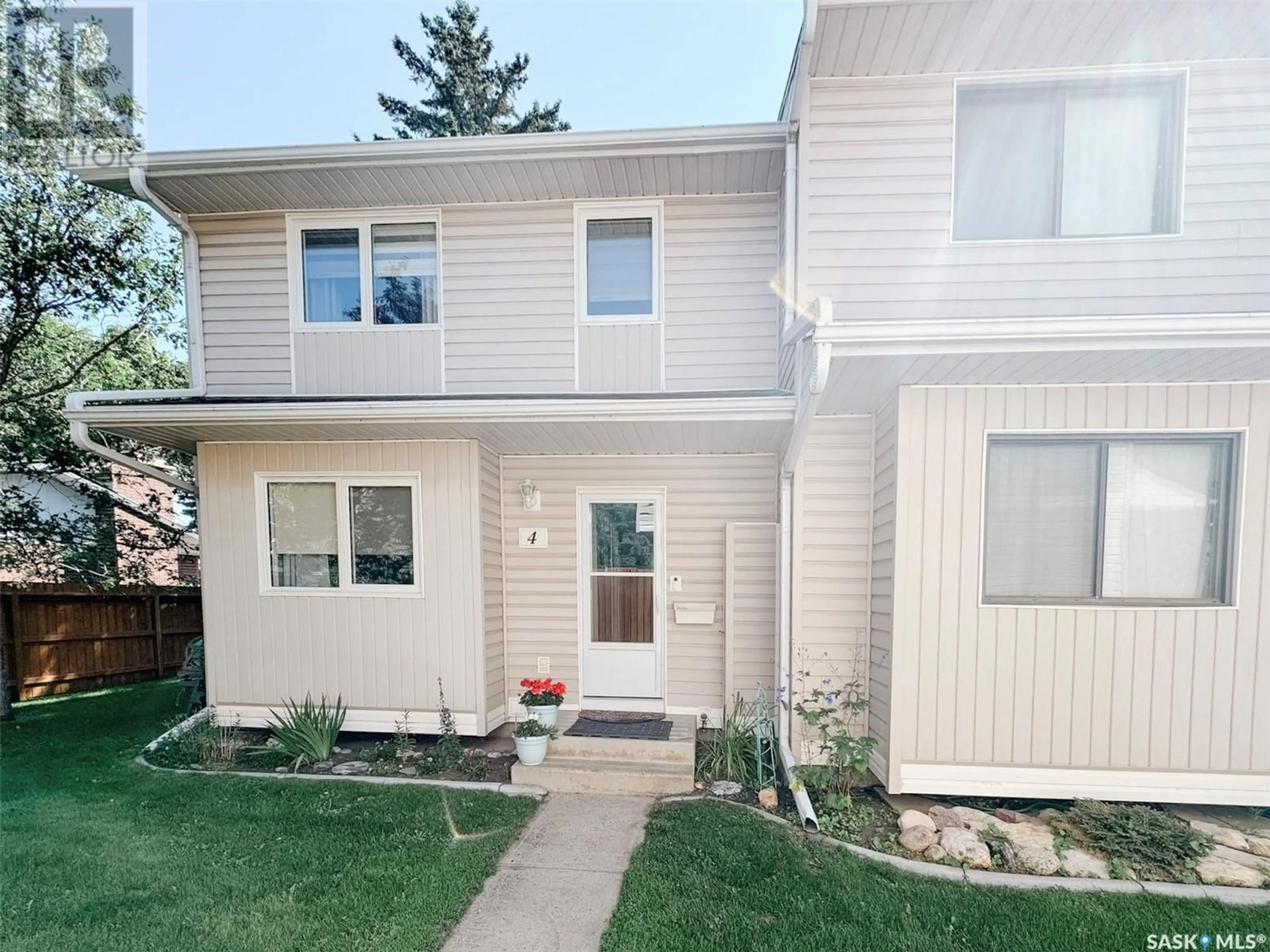 Home with vinyl exterior material, street for 4 330 HAIGHT CRESCENT, Saskatoon Saskatchewan S7H4V9
