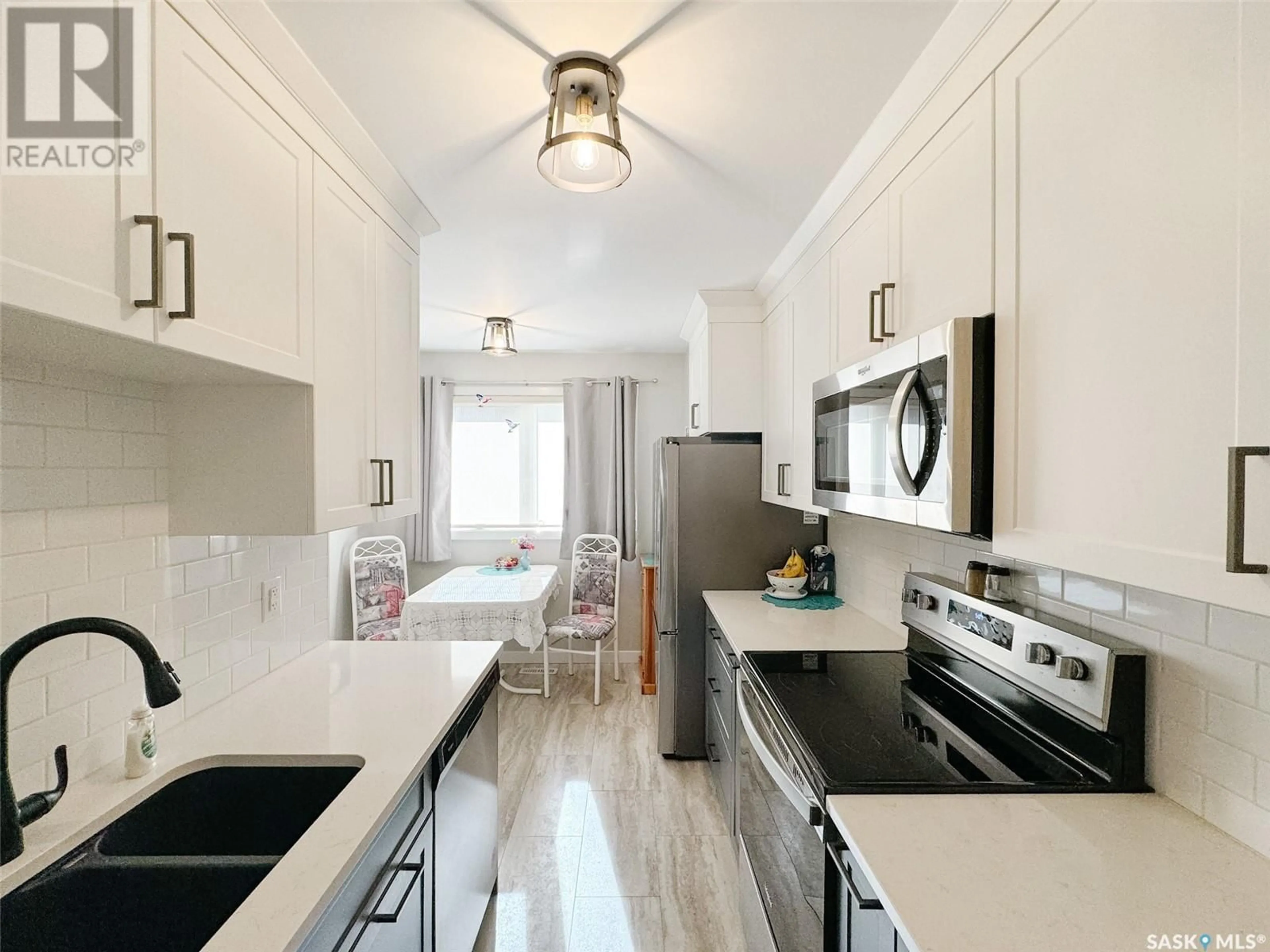 Open concept kitchen, unknown for 4 330 HAIGHT CRESCENT, Saskatoon Saskatchewan S7H4V9
