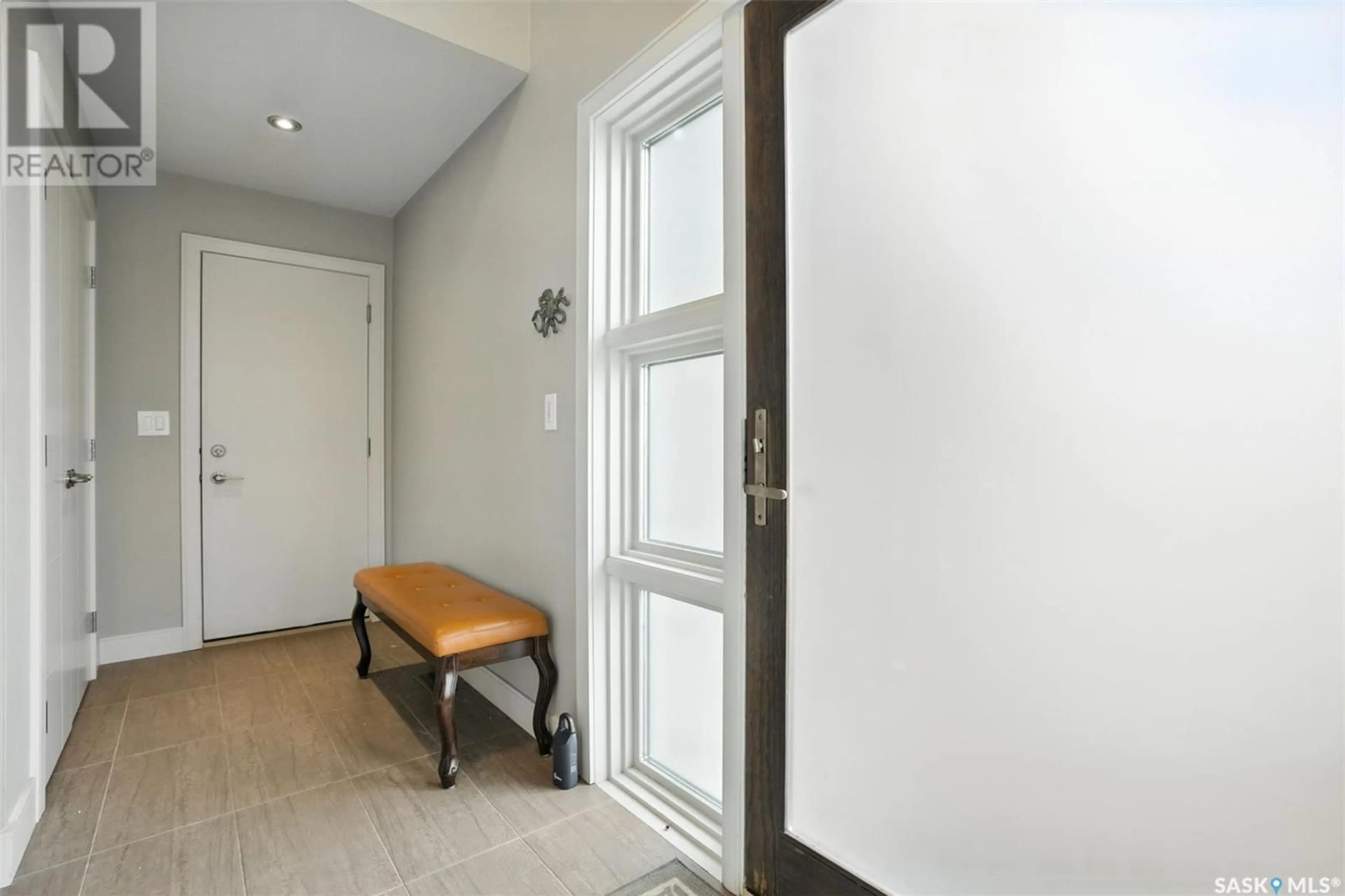 Indoor entryway for 387 ATTON CRESCENT, Saskatoon Saskatchewan S7W0K7