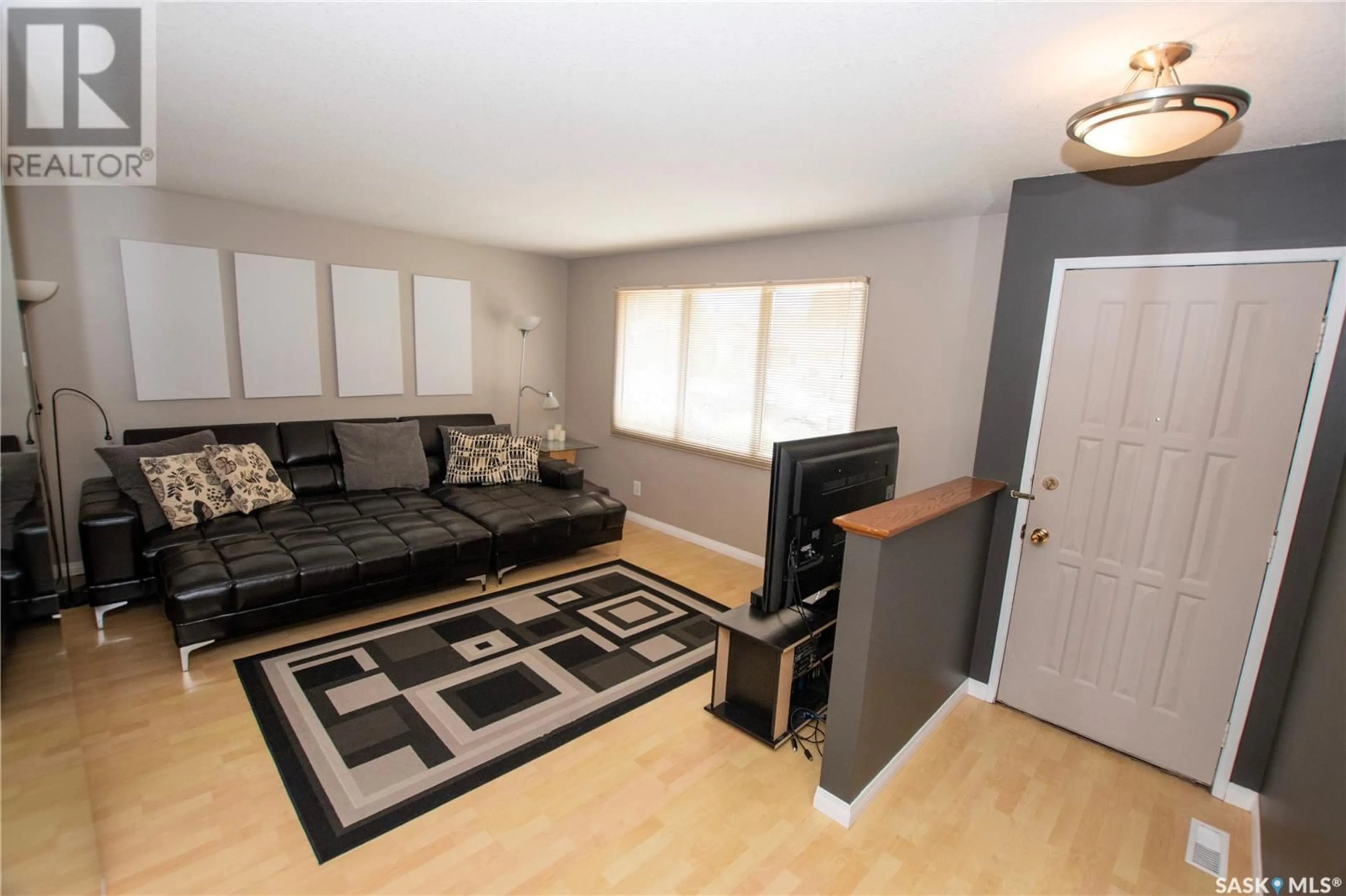 Living room with furniture, unknown for 358 GUELPH CRESCENT, Saskatoon Saskatchewan S7H4S9
