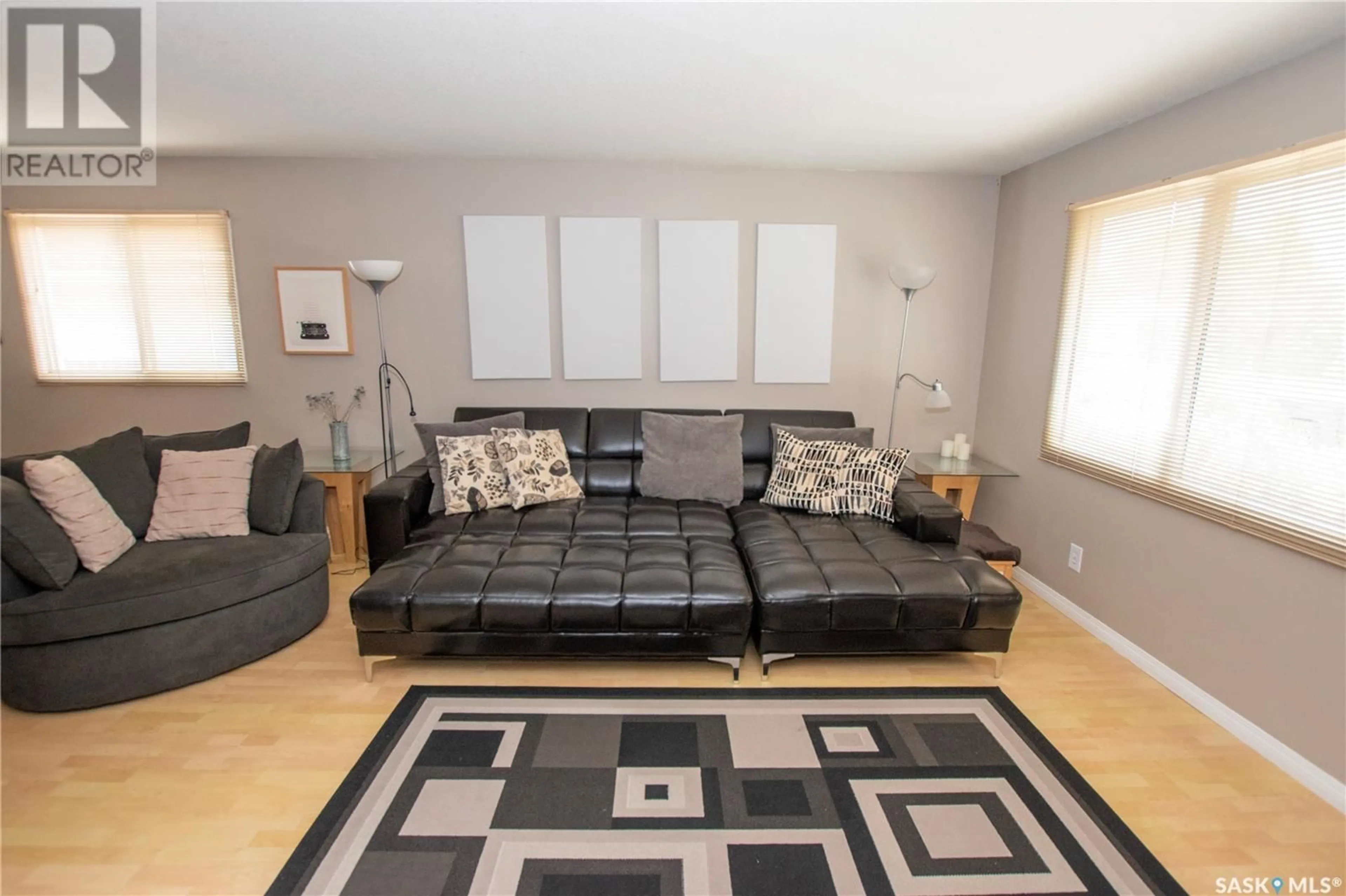Living room with furniture, unknown for 358 GUELPH CRESCENT, Saskatoon Saskatchewan S7H4S9