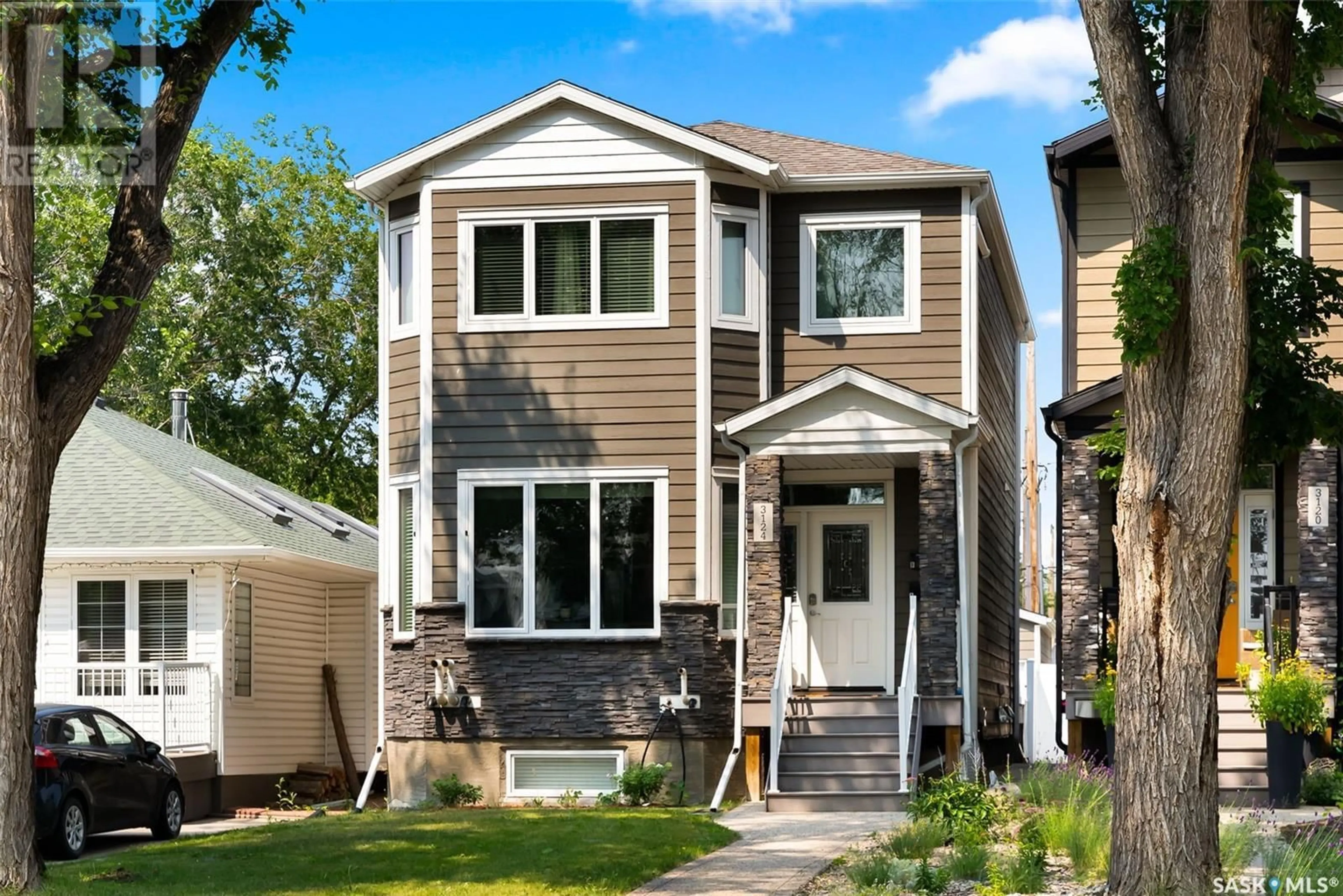 Home with vinyl exterior material, street for 3124 HILL AVENUE, Regina Saskatchewan S4S0W3