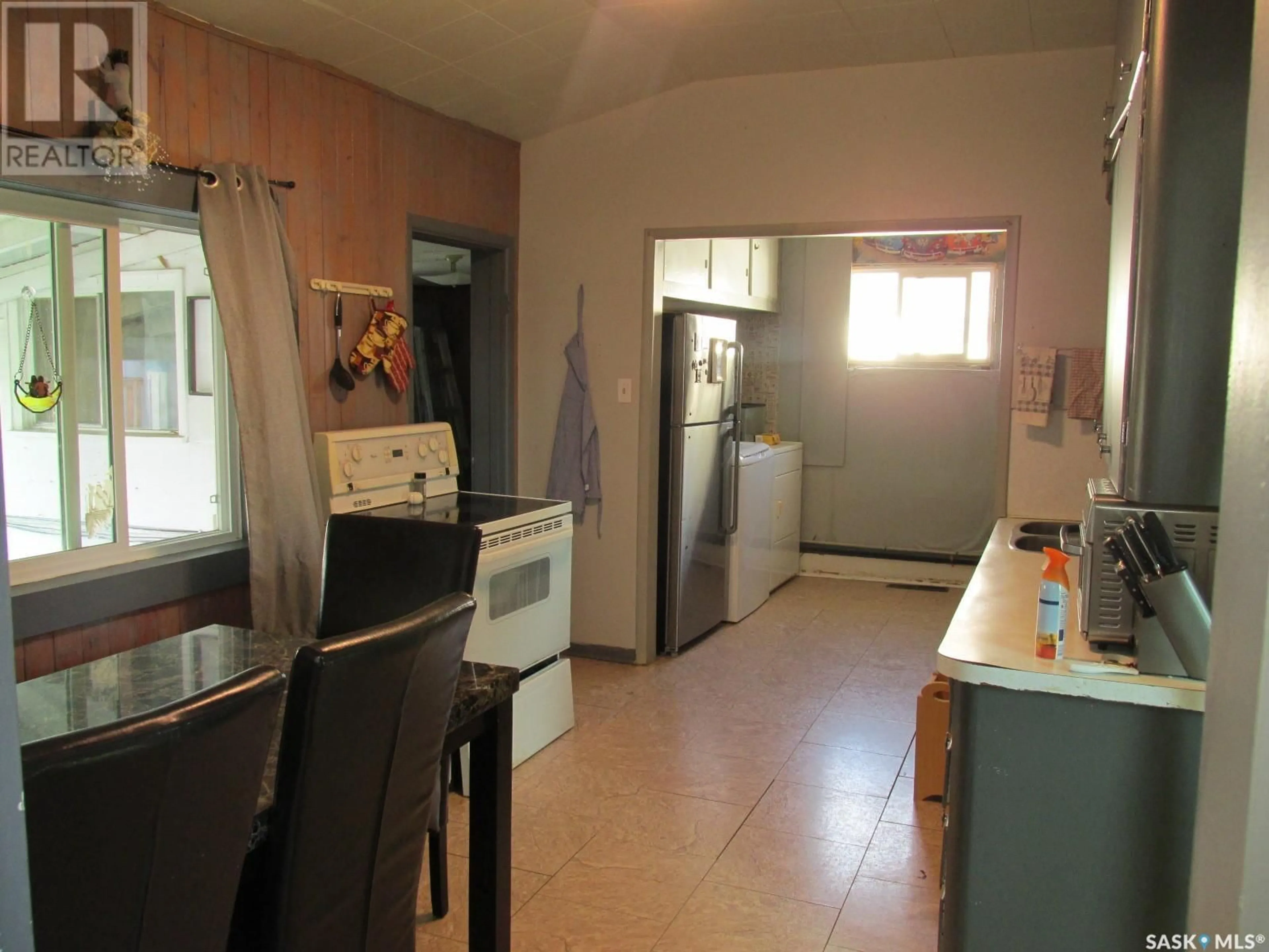 Standard kitchen, unknown for 304 1ST STREET, Nipawin Saskatchewan S0E1E0