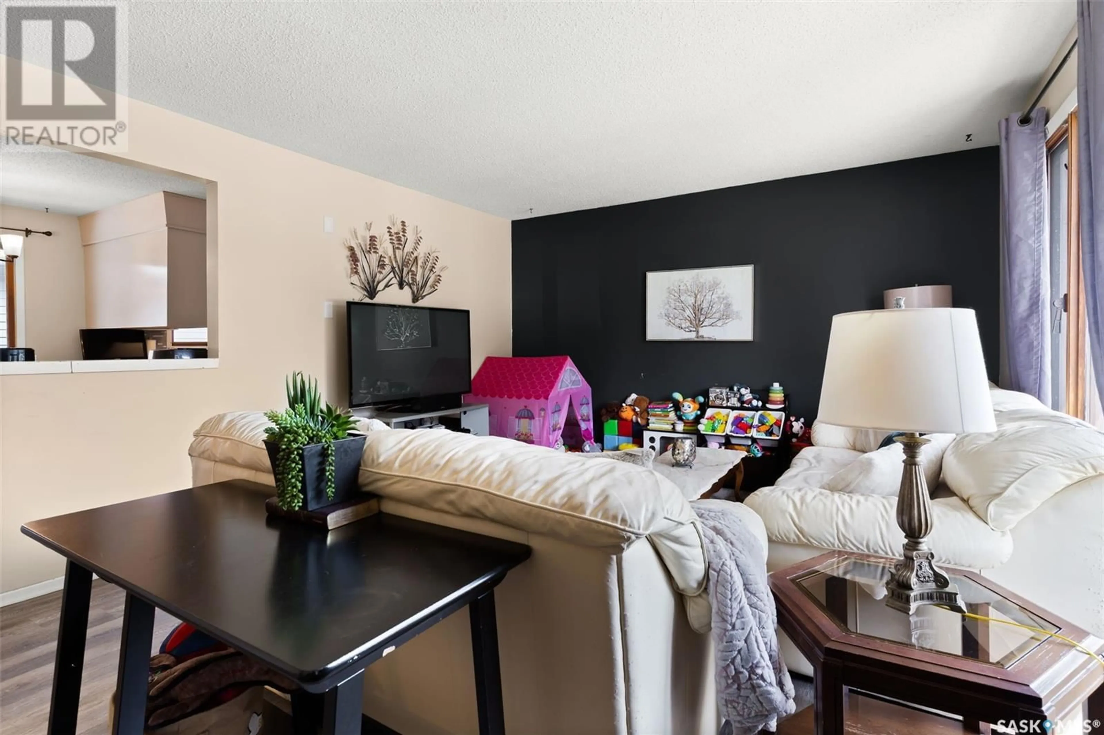 Living room with furniture, wood/laminate floor for 154 ELMVIEW ROAD, Regina Saskatchewan S4R6W1
