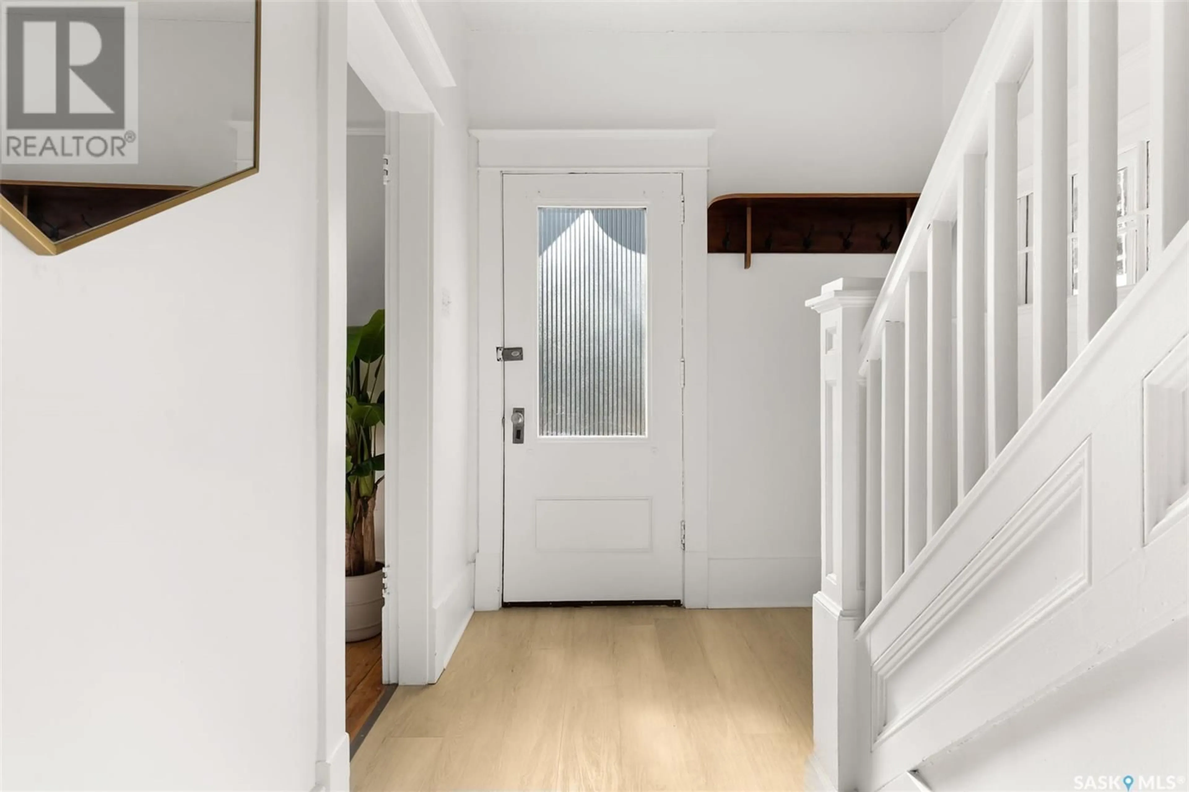 Indoor entryway for 2337 CAMERON STREET, Regina Saskatchewan S4T2W2