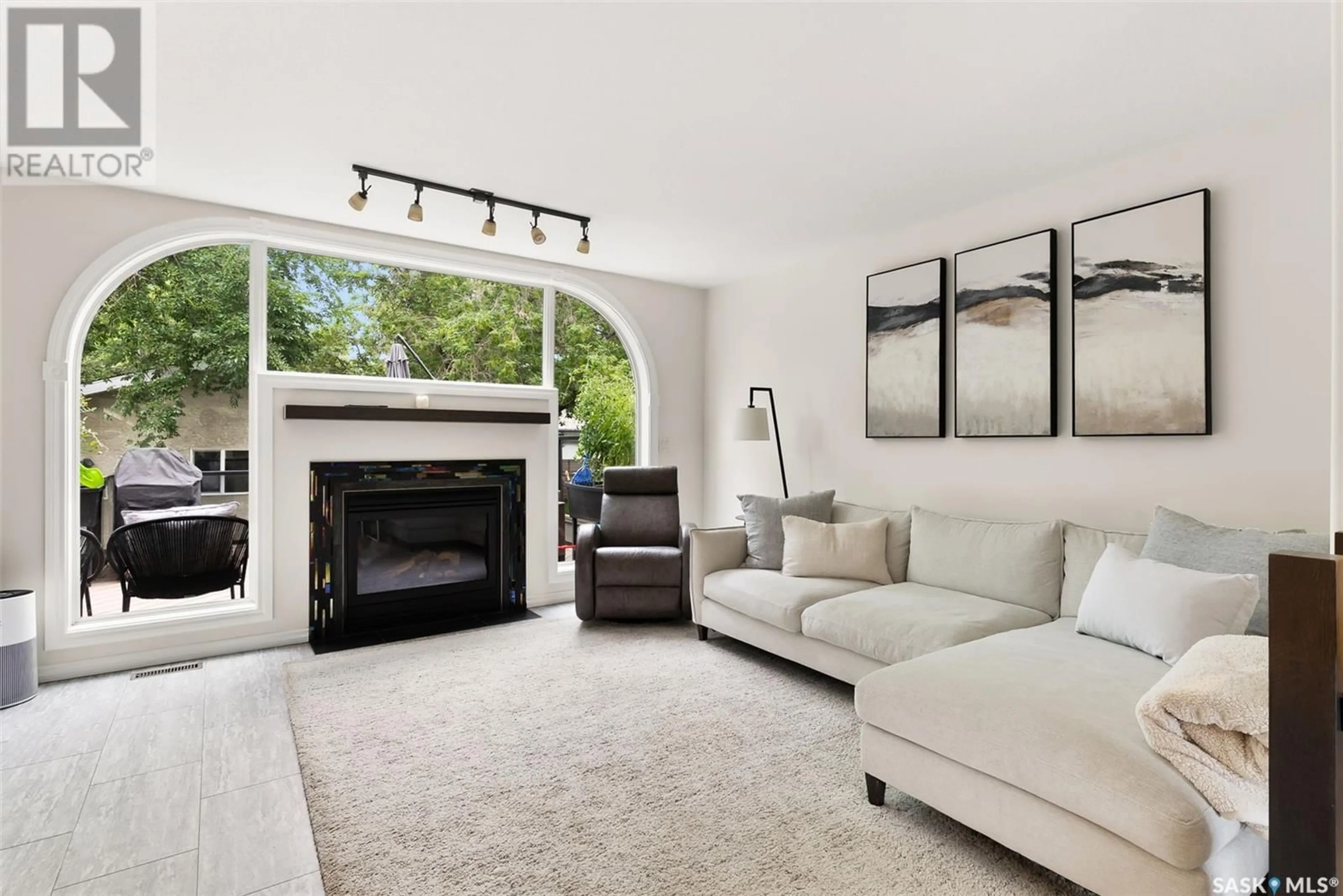 Living room with furniture, unknown for 2265 QUEEN STREET, Regina Saskatchewan S4T4C6