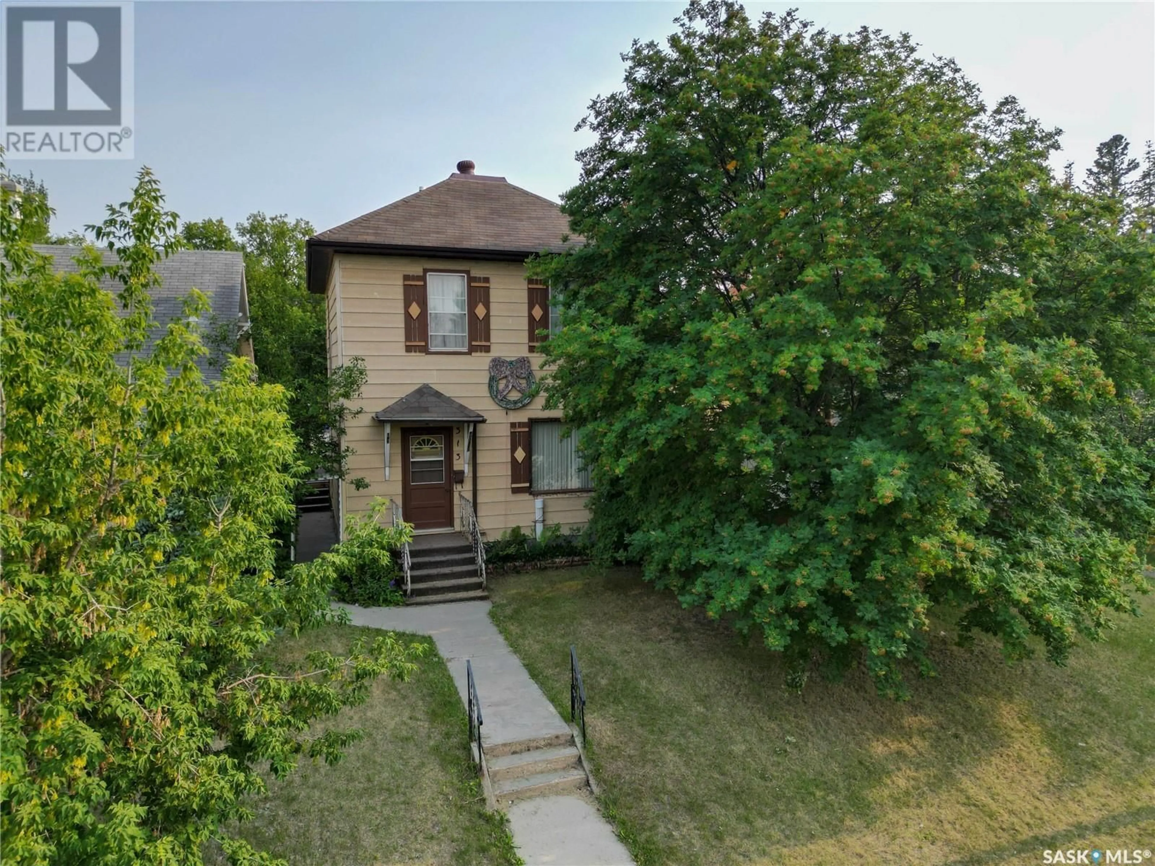 A pic from outside/outdoor area/front of a property/back of a property/a pic from drone, street for 313 11TH STREET, Prince Albert Saskatchewan S6V1A6