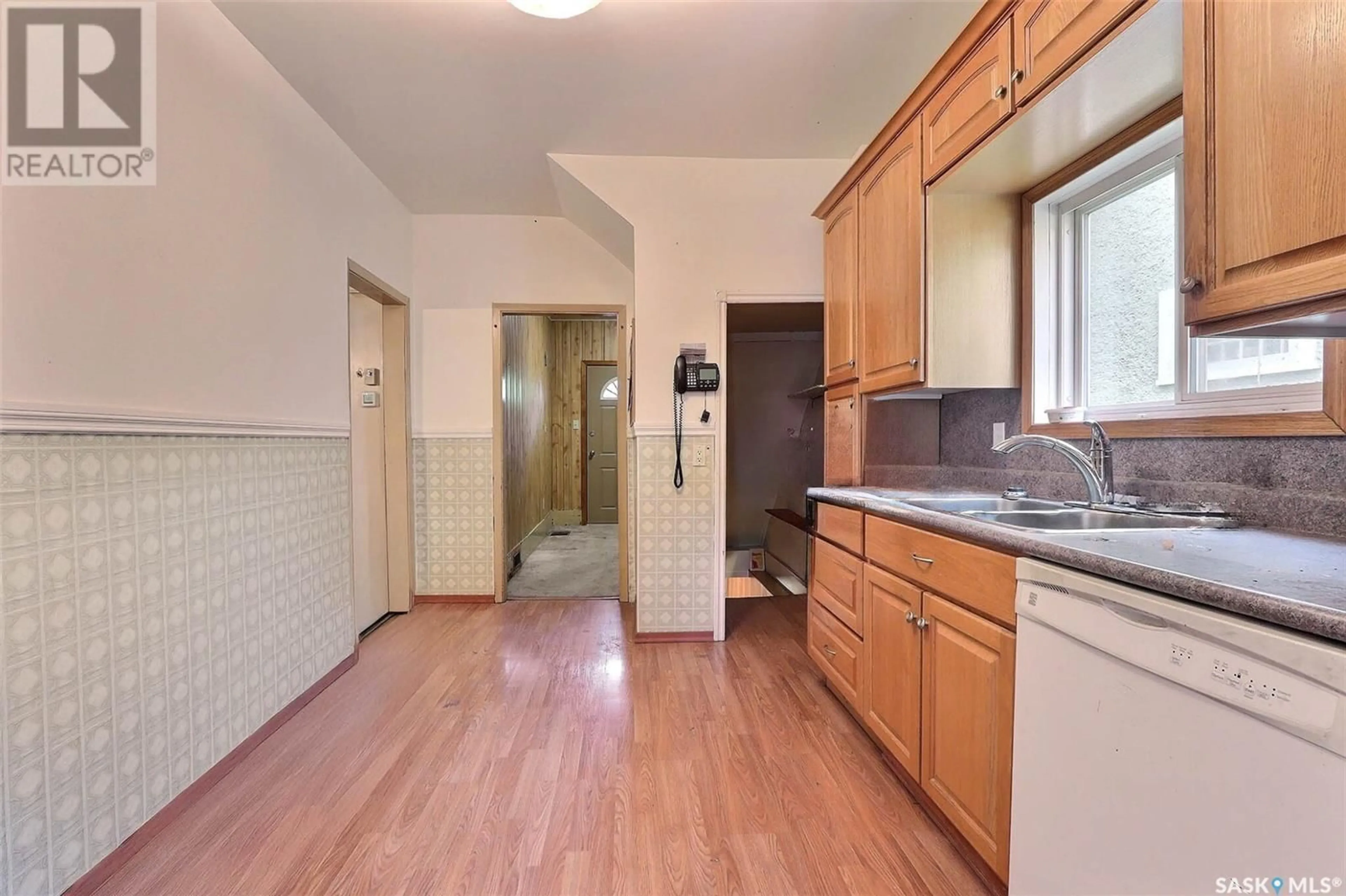 Standard kitchen, unknown for 313 11TH STREET, Prince Albert Saskatchewan S6V1A6