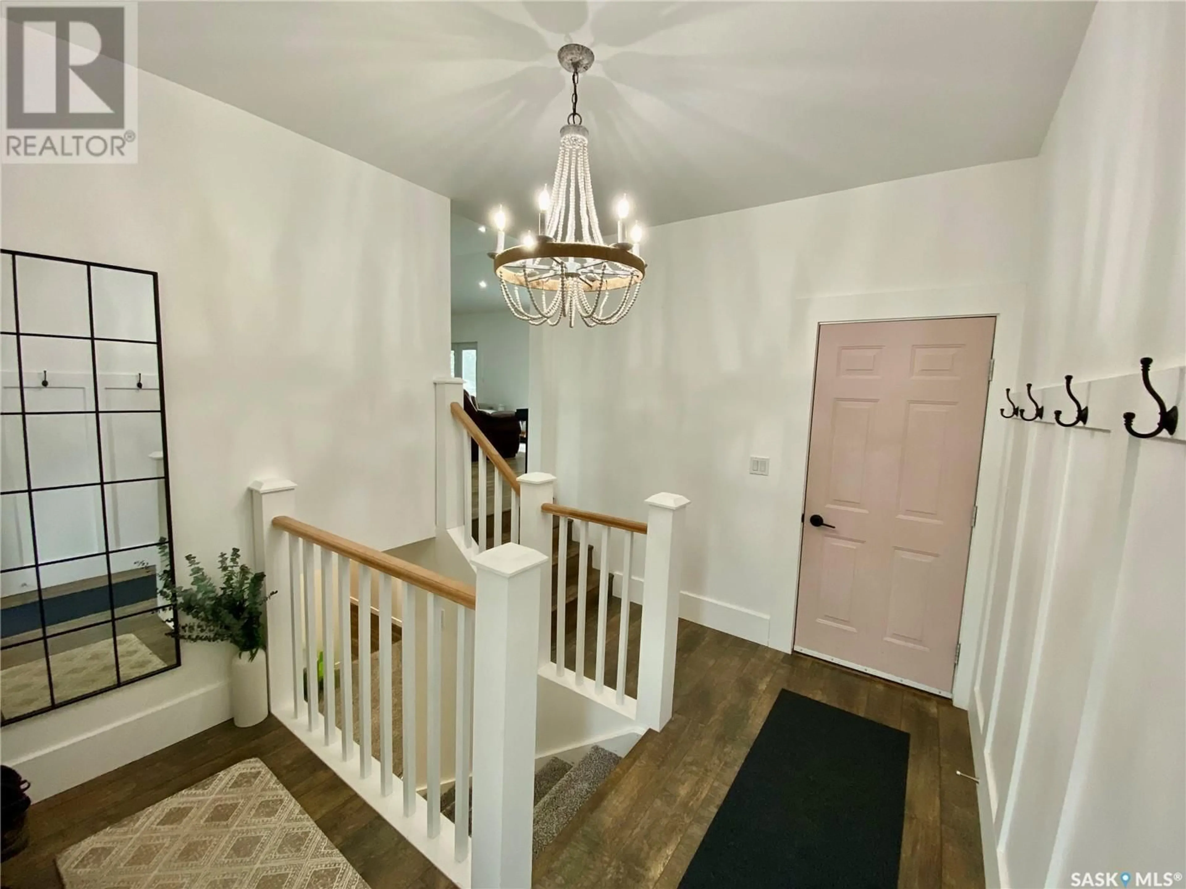 Indoor foyer for 837 PROSPECT AVENUE, Oxbow Saskatchewan S0C2B0