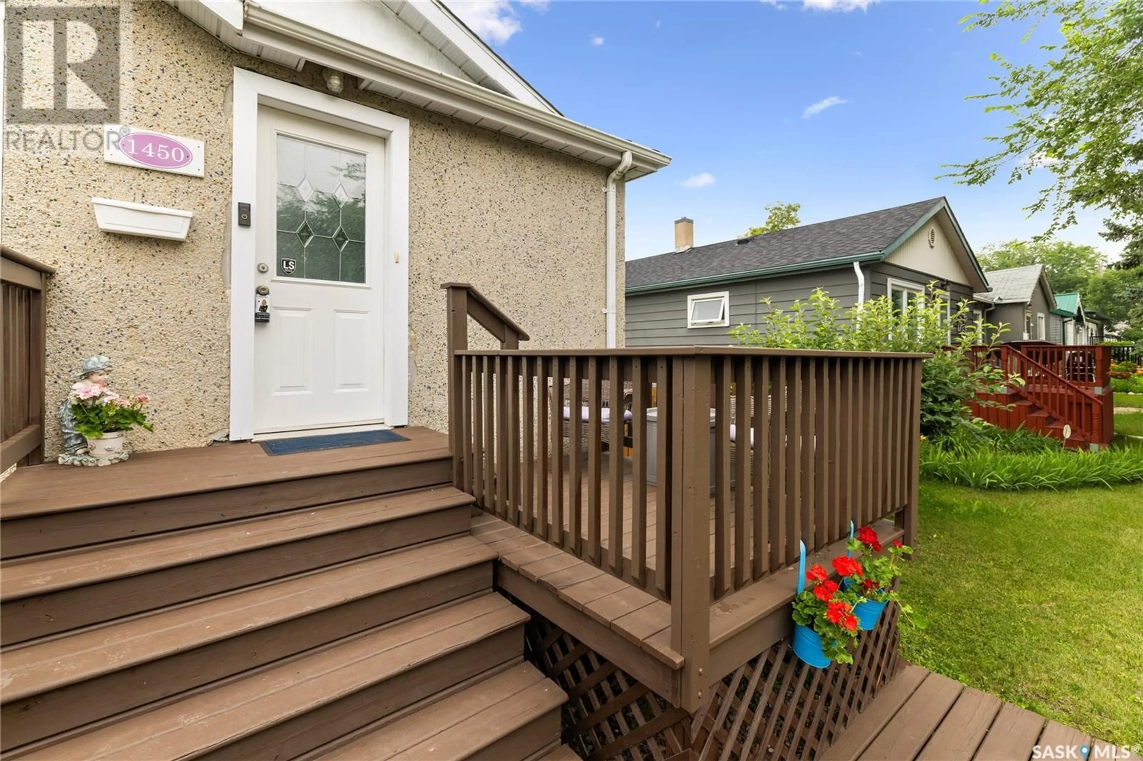 Patio, street for 1450 YORK STREET, Regina Saskatchewan S4T4P7