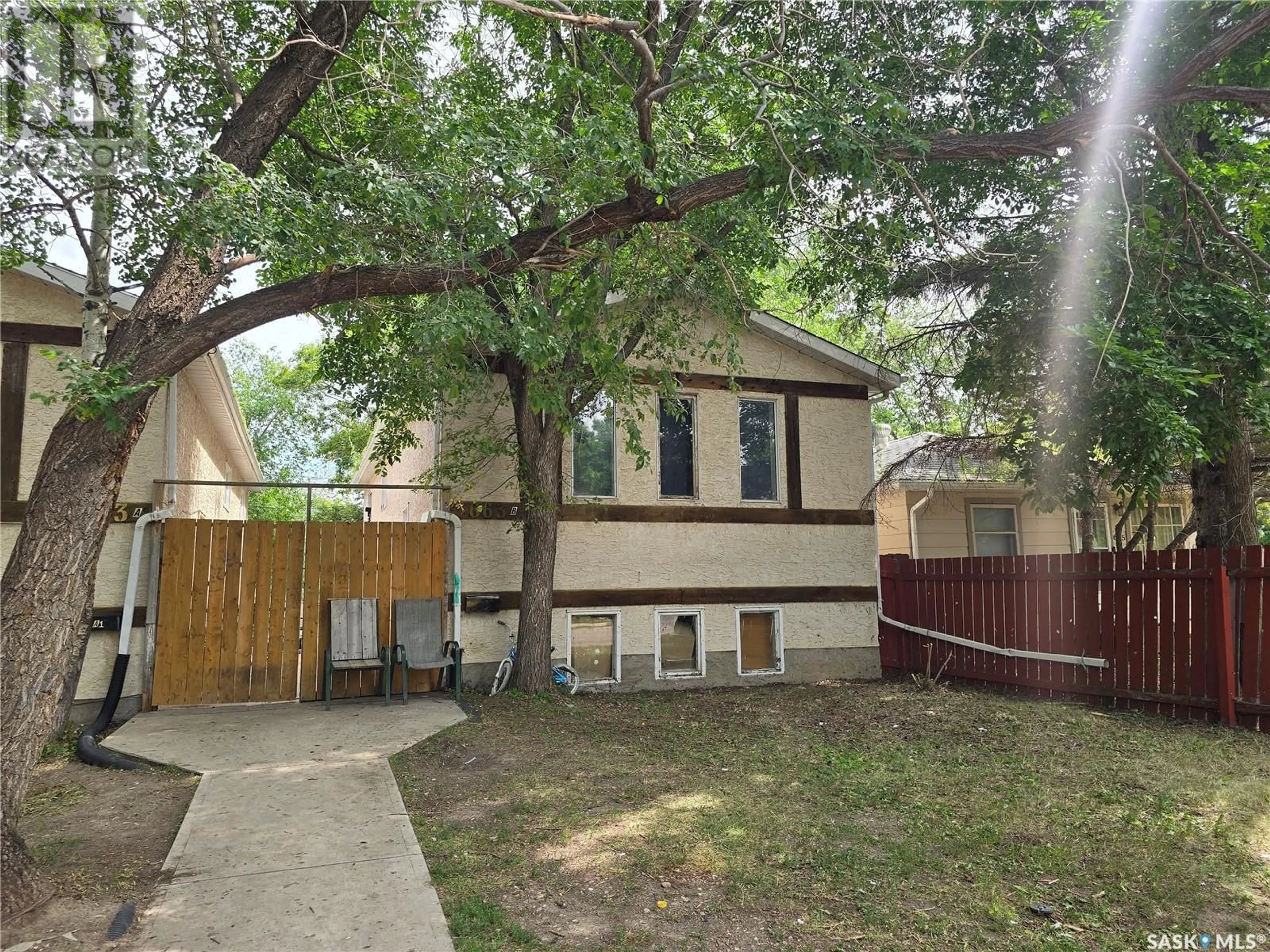 A pic from outside/outdoor area/front of a property/back of a property/a pic from drone, street for B - 663 ROBINSON STREET, Regina Saskatchewan S4T2L9