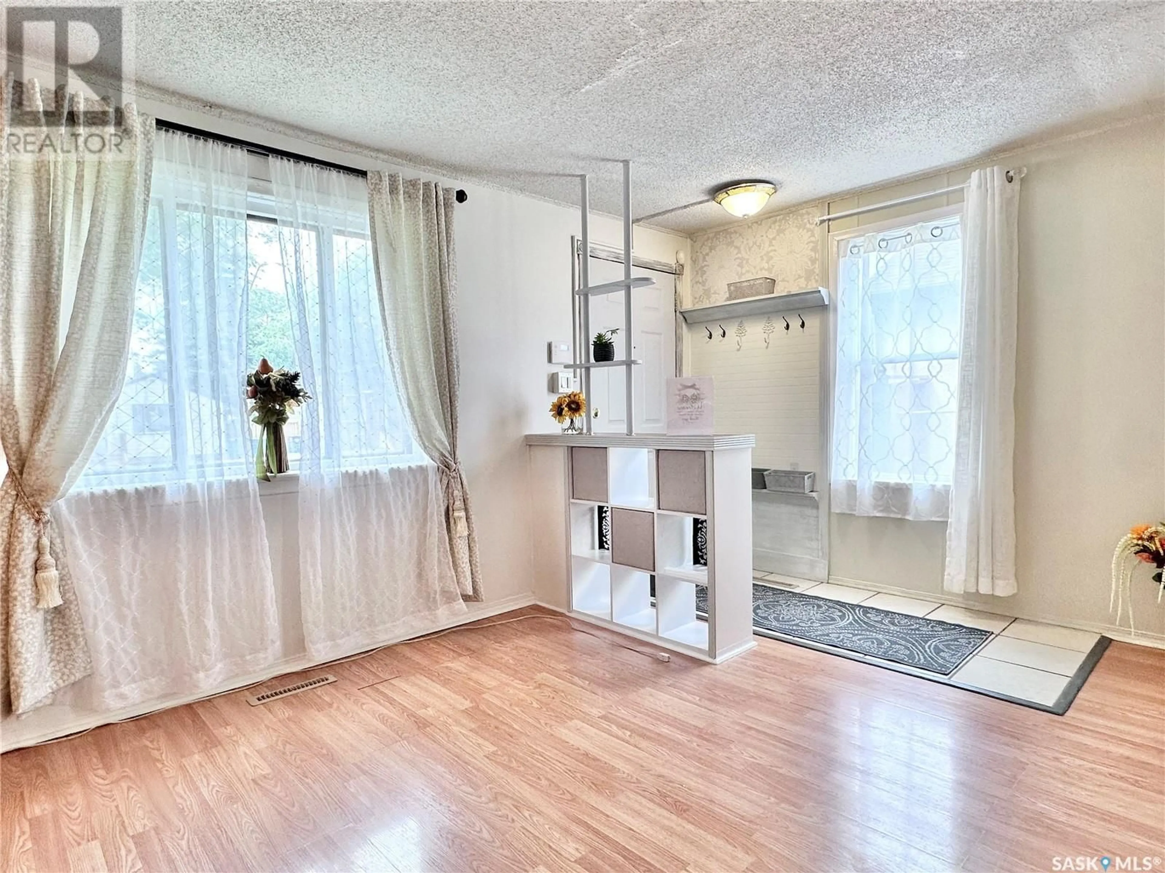 A pic of a room for 1026 L AVENUE, Saskatoon Saskatchewan S7L2R8