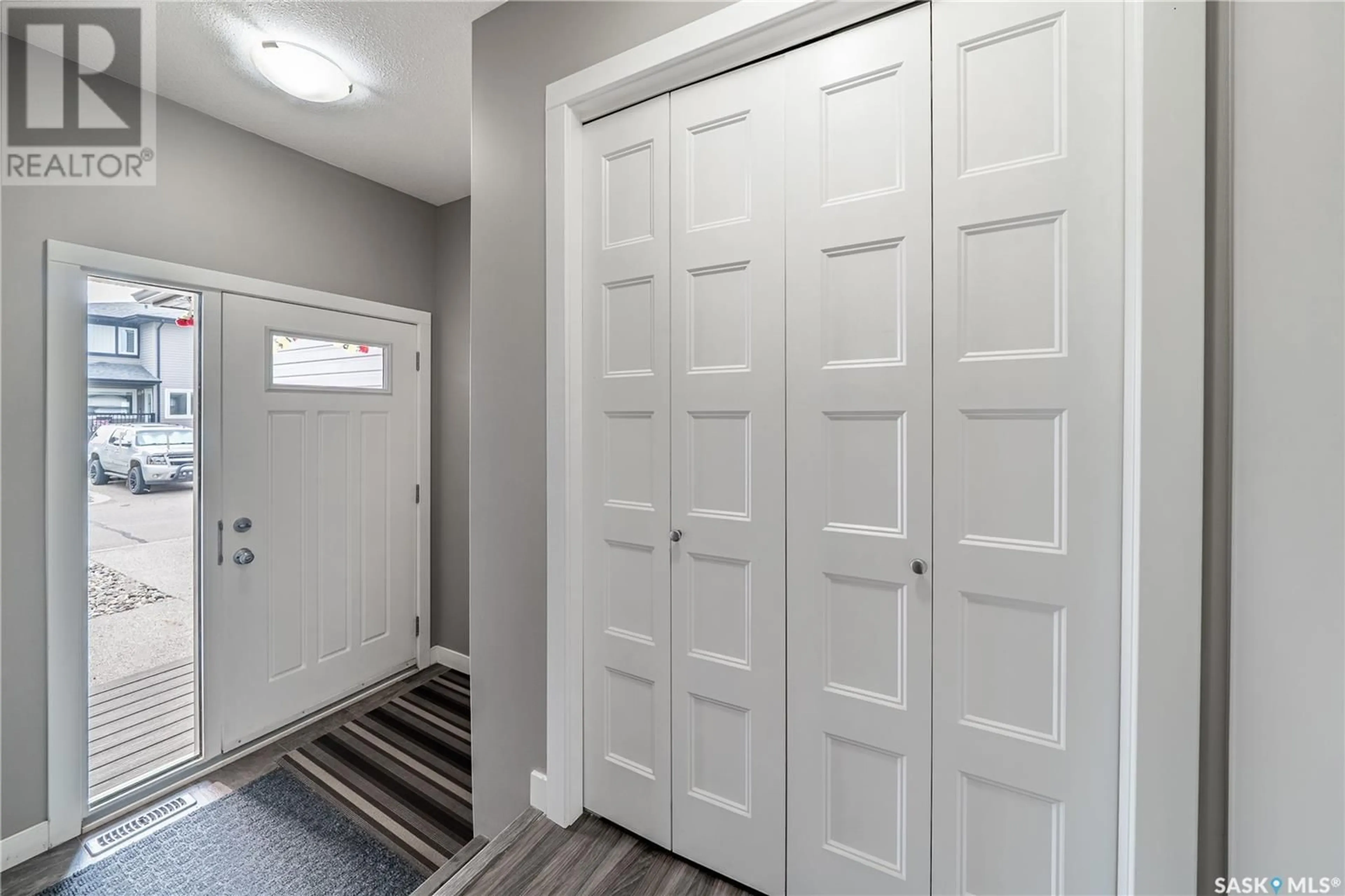 Indoor entryway for 13 5301 BEACON DRIVE, Regina Saskatchewan S4W0R6