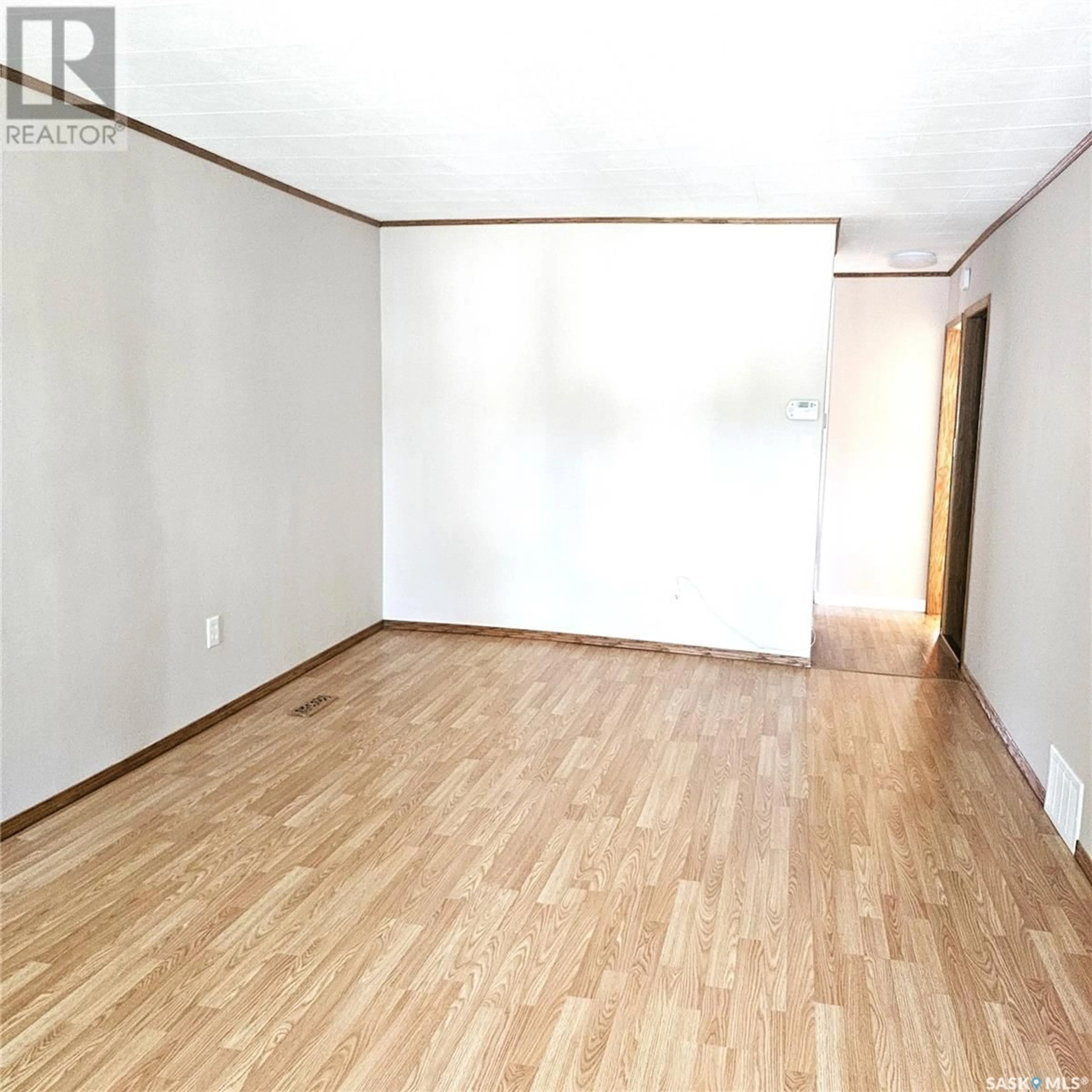 A pic of a room for 1419 E AVENUE N, Saskatoon Saskatchewan S7L1T7