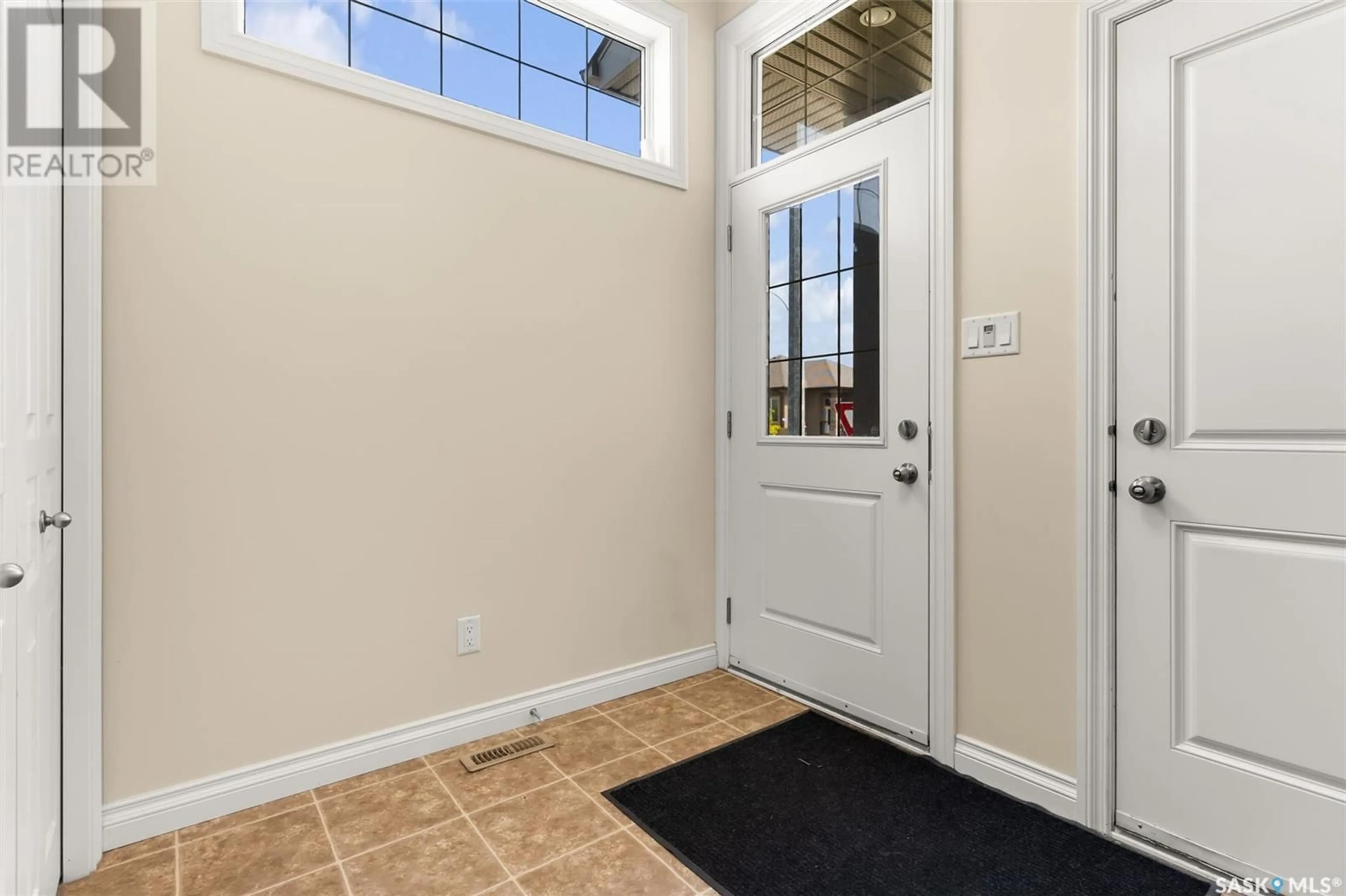Indoor entryway for 1834 BLAKE ROAD, Regina Saskatchewan S4X0G5