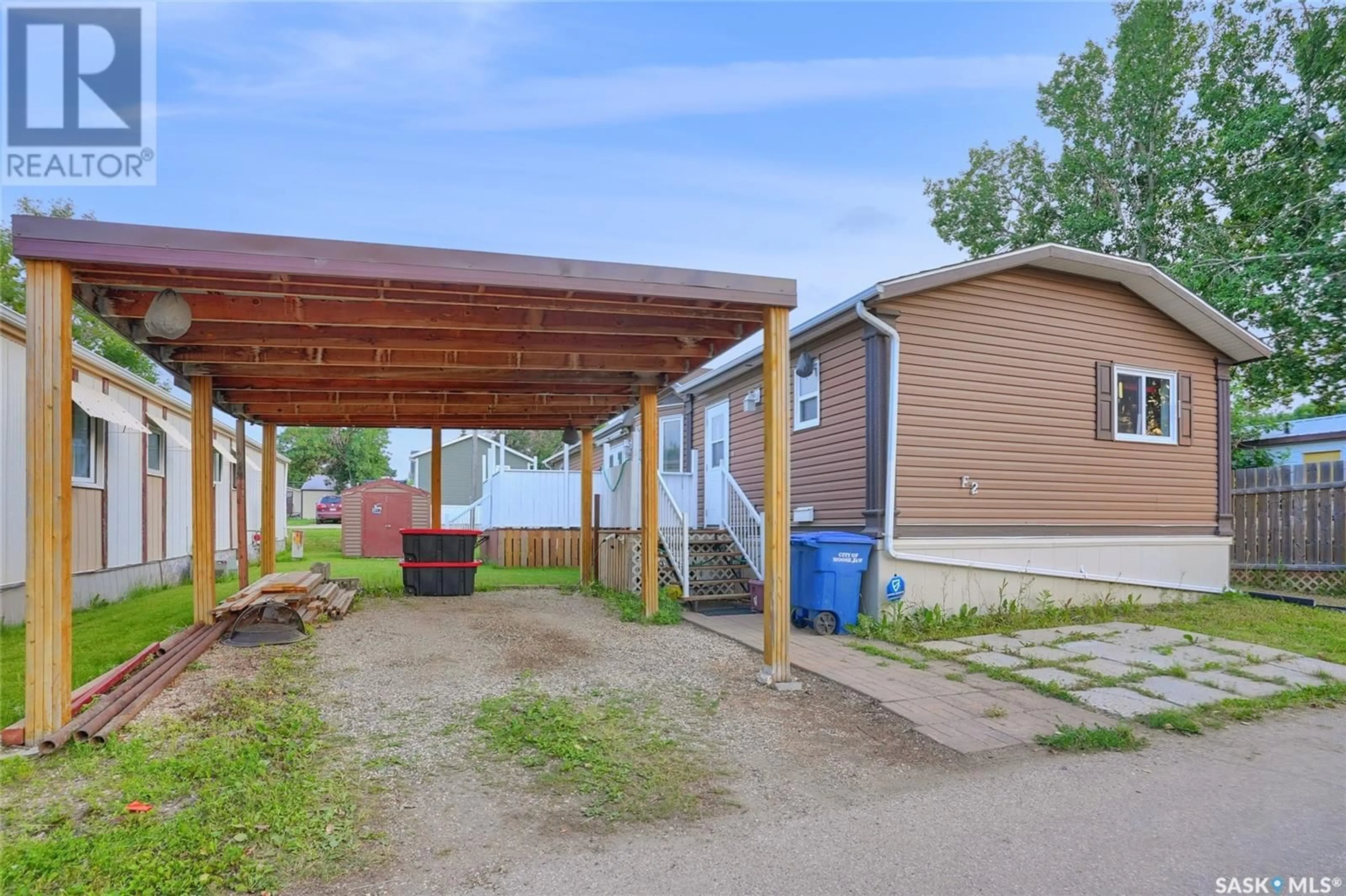 Patio, street for F3 - 1455 9TH AVENUE, Moose Jaw Saskatchewan S6J1C6