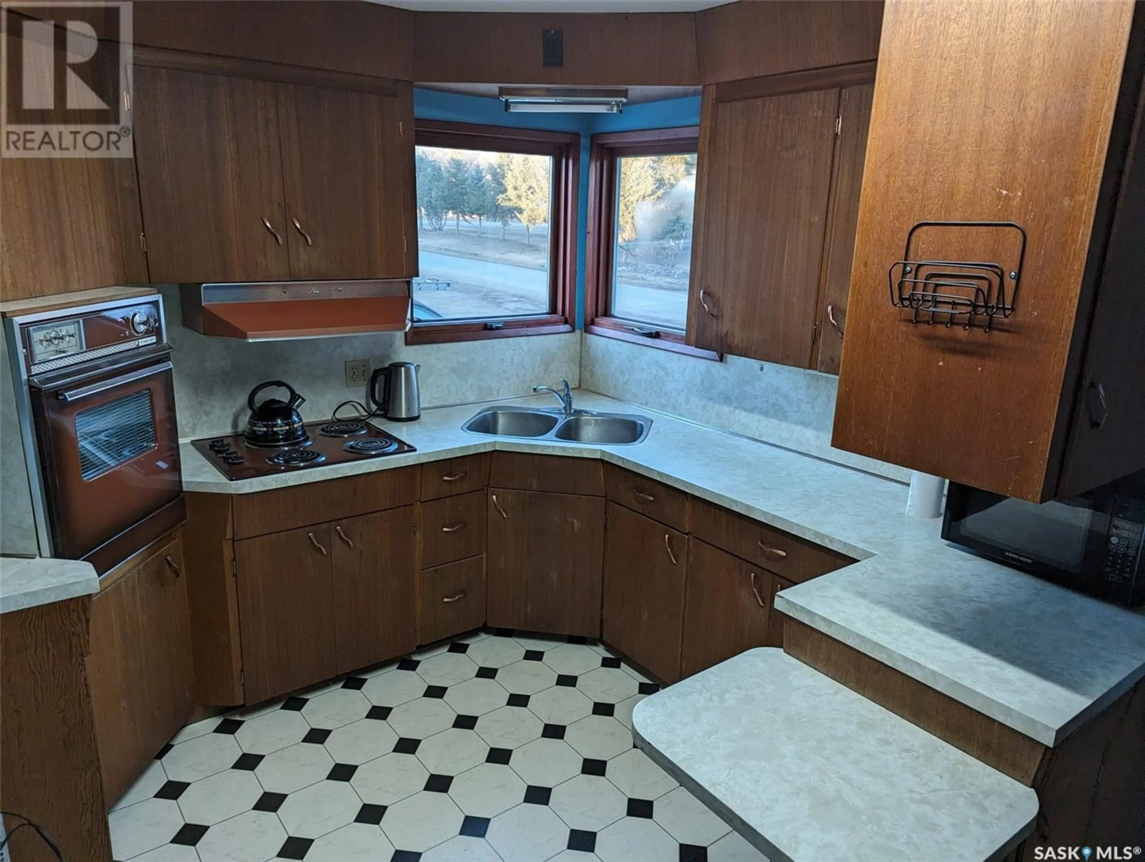 Standard kitchen, ceramic/tile floor for 415 1ST AVENUE, Turtleford Saskatchewan S0M2Y0