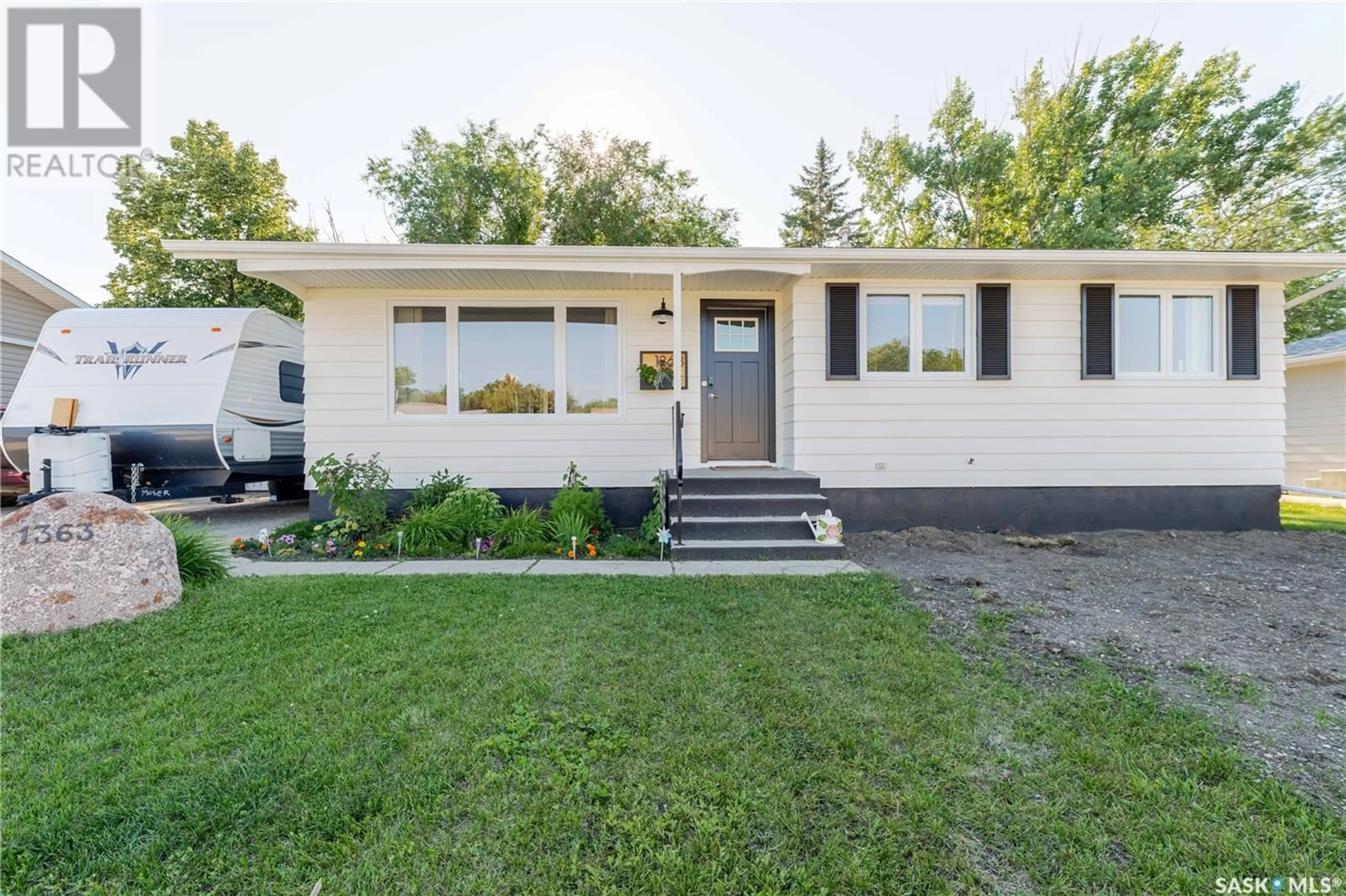 Home with vinyl exterior material, street for 1363 QUEEN CRESCENT, Moose Jaw Saskatchewan S6H3G5