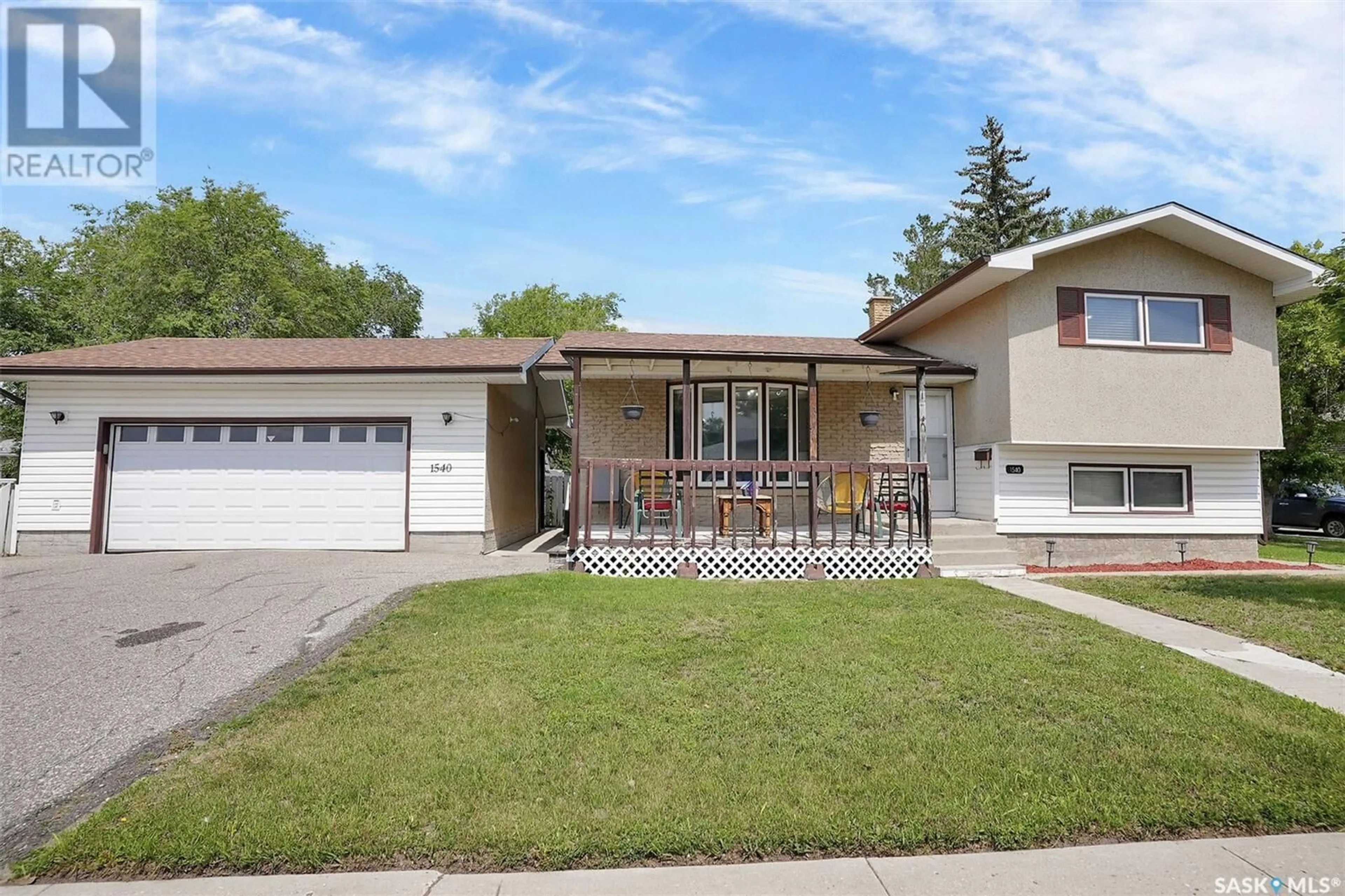 Home with vinyl exterior material, street for 1540 9TH AVENUE, Regina Saskatchewan S4N4M6