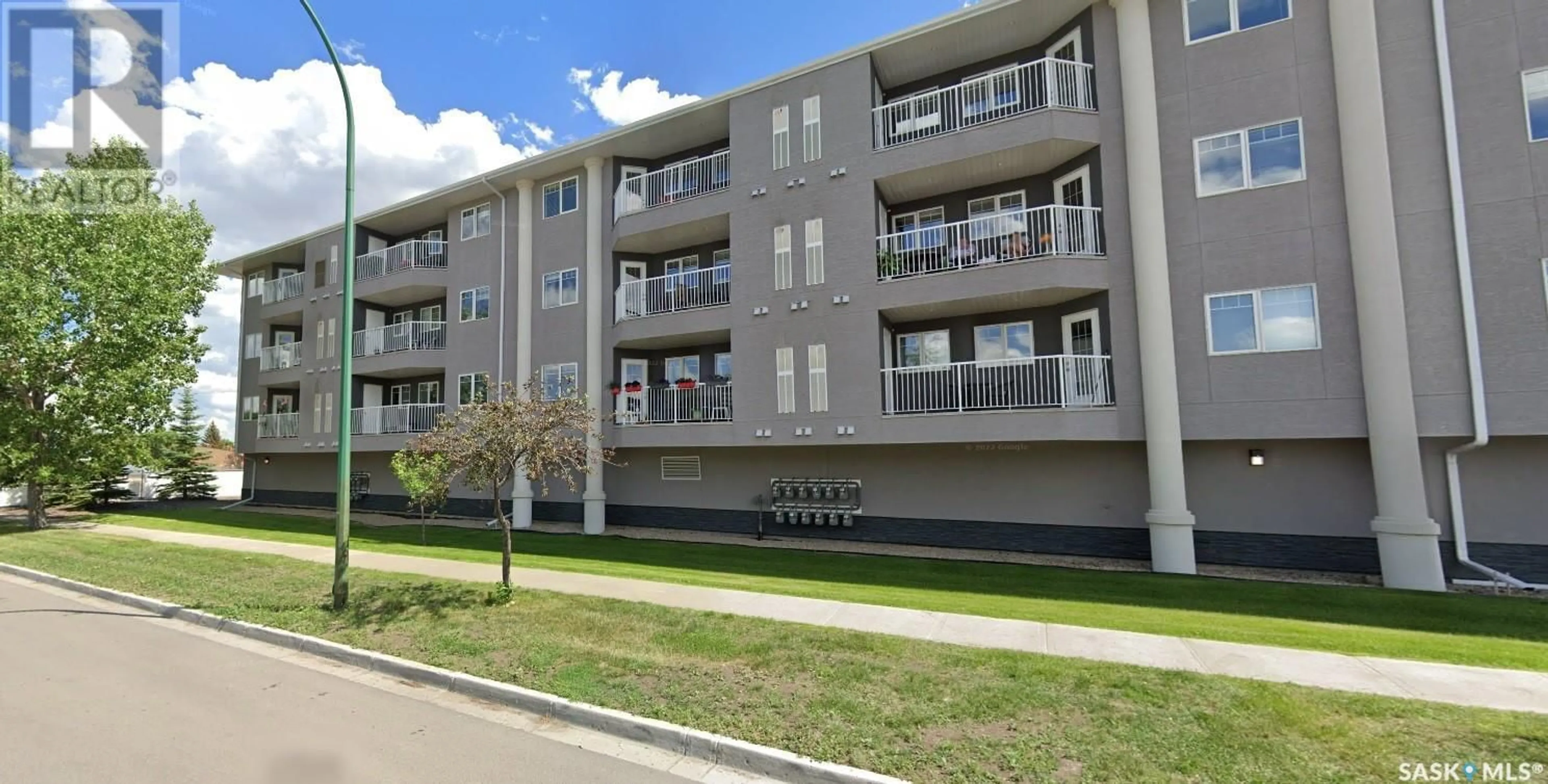 Patio, building for 103 - 6345 ROCHDALE BOULEVARD, Regina Saskatchewan S4X2R1