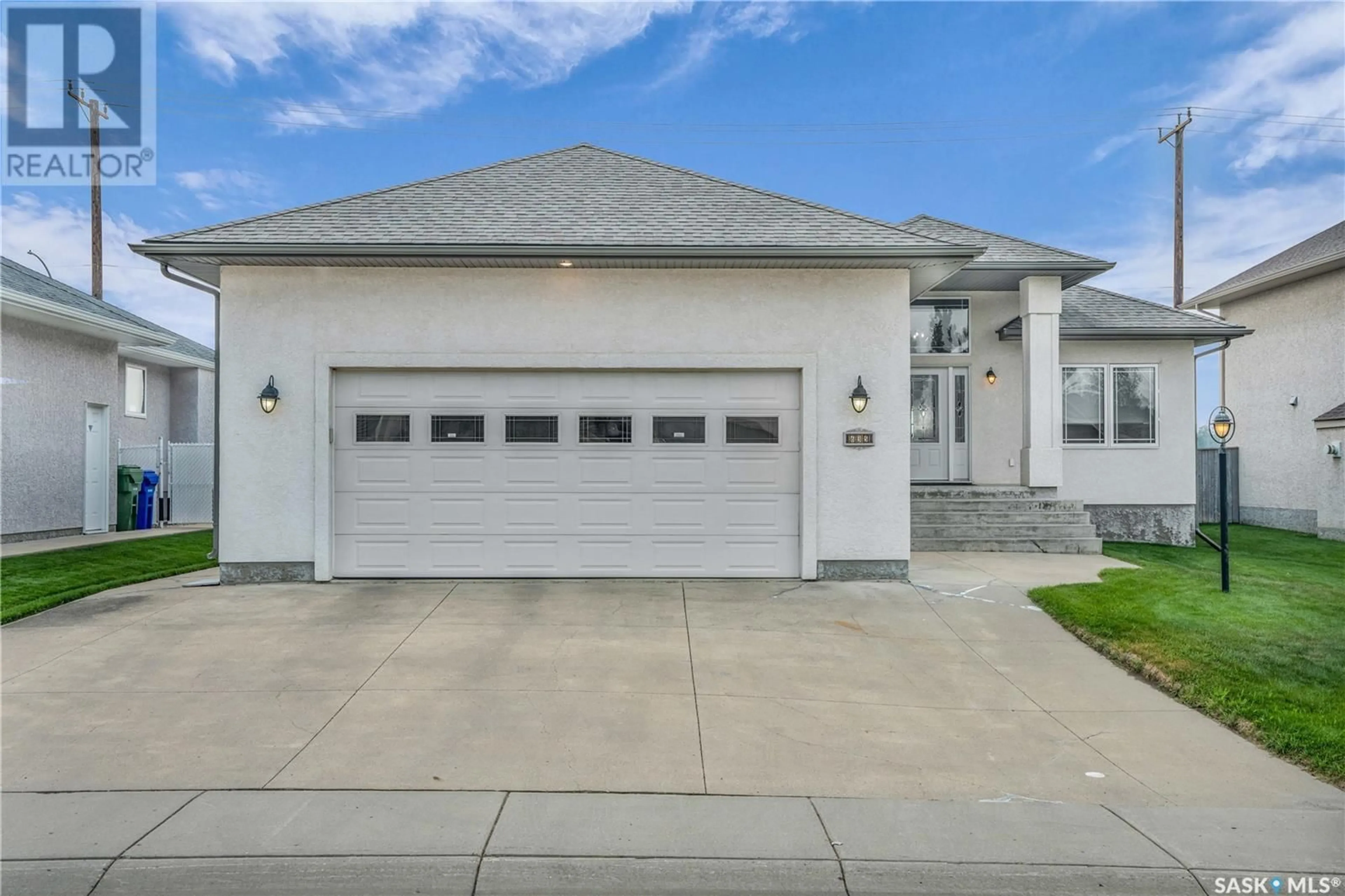 Indoor garage for 635 JASPAR PLACE, Prince Albert Saskatchewan S6V8E4