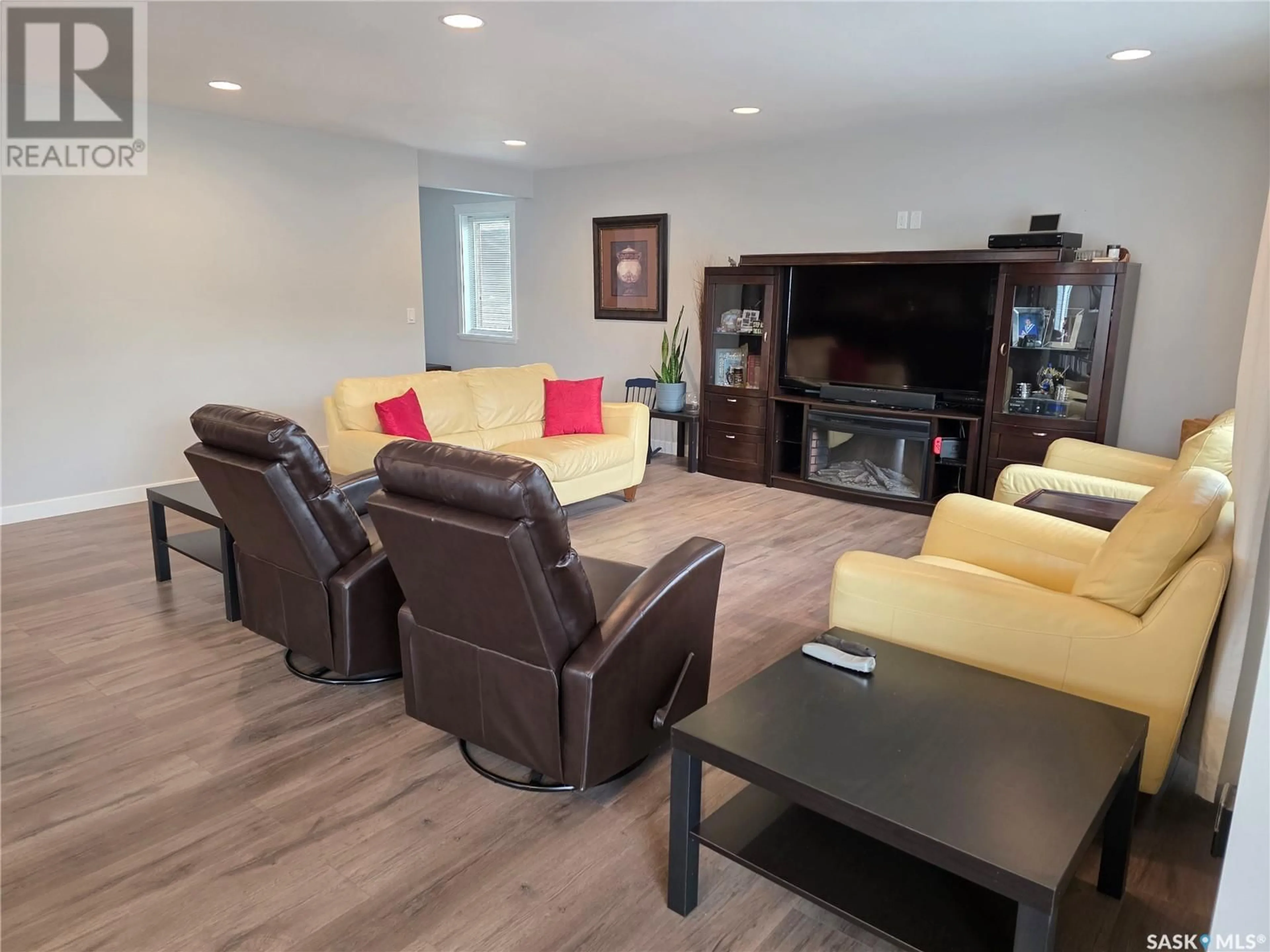 Living room with furniture, unknown for 328 MCTAVISH STREET, Outlook Saskatchewan S0L2N0