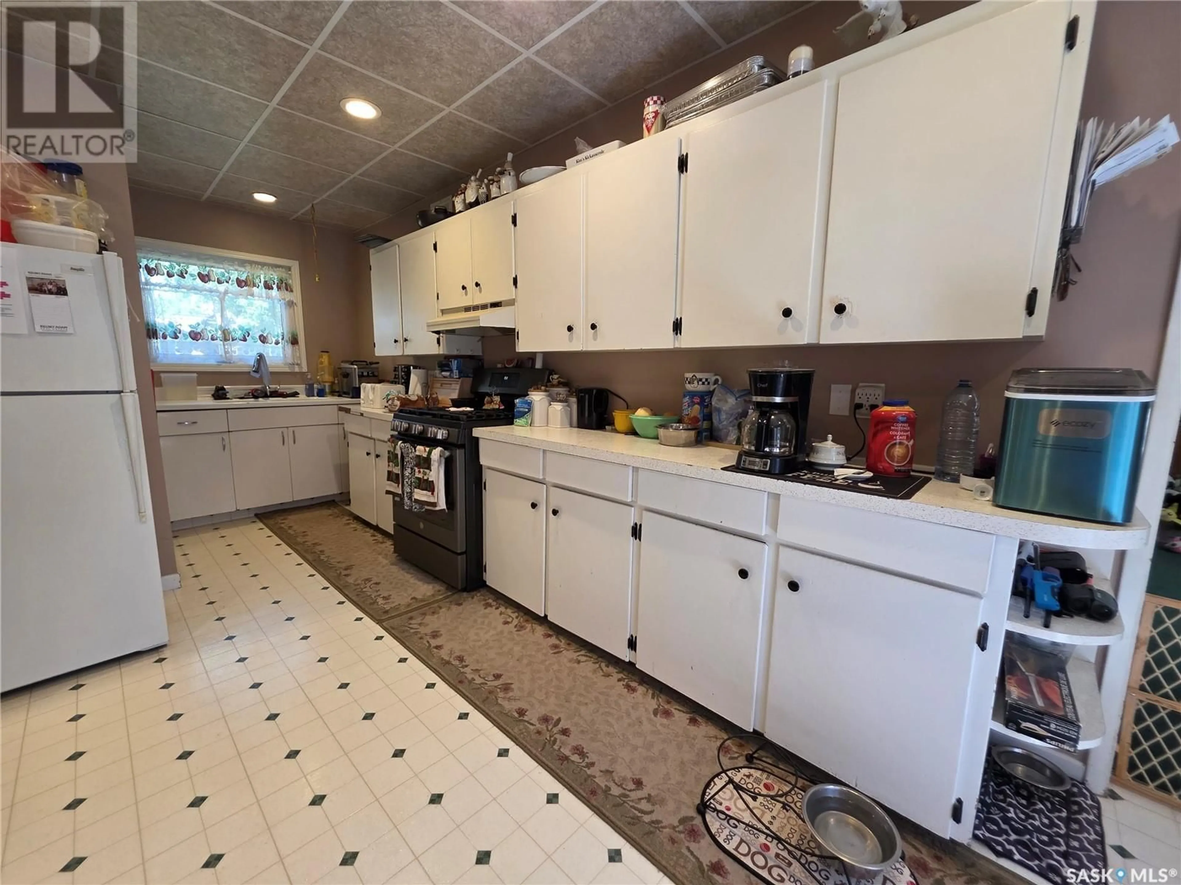 Standard kitchen, ceramic/tile floor for 432 LEONARD STREET, Herbert Saskatchewan S0H2A0