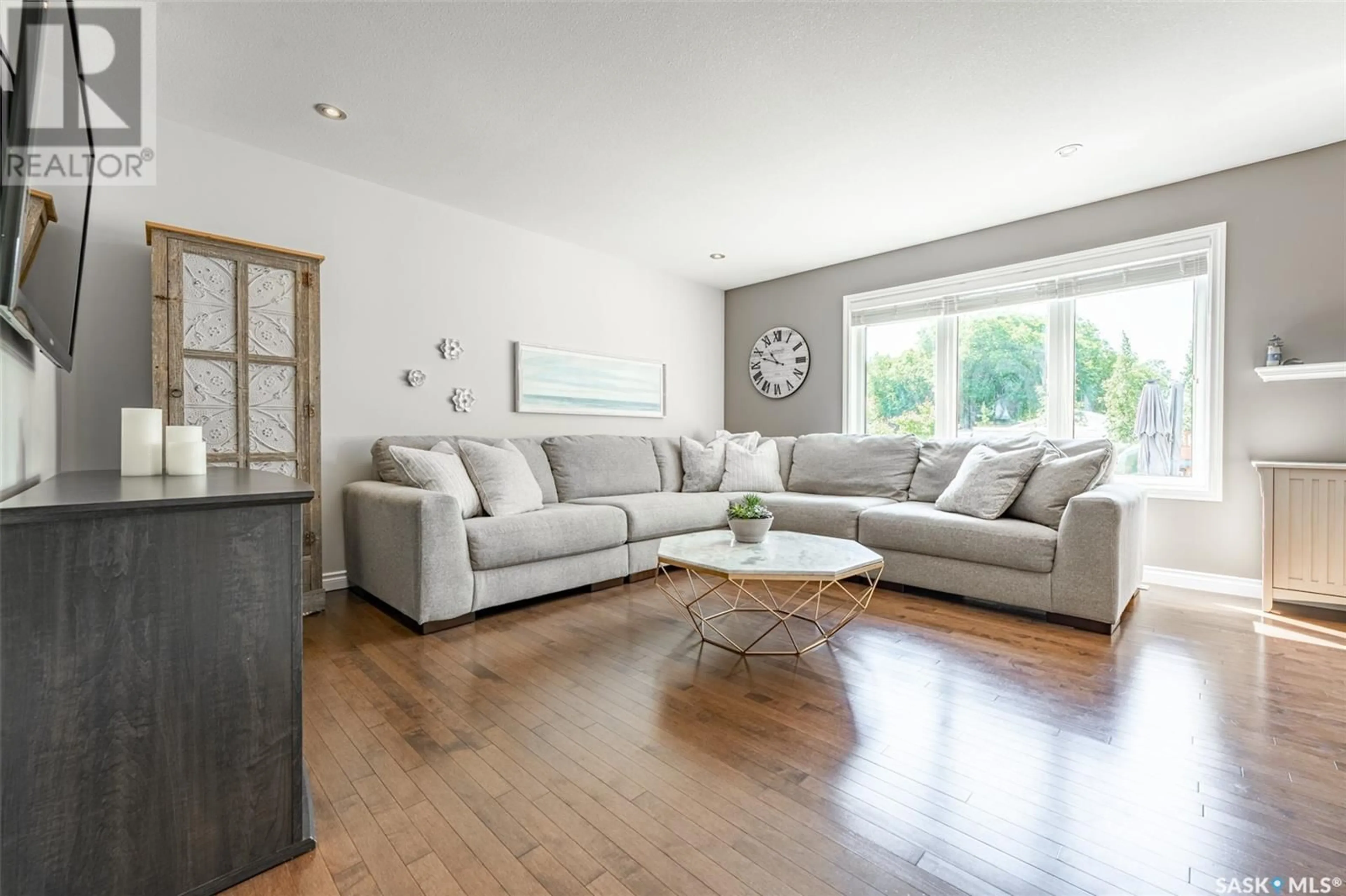 Living room with furniture, wood/laminate floor for 466 LEHRER MANOR, Saskatoon Saskatchewan S7R0L3