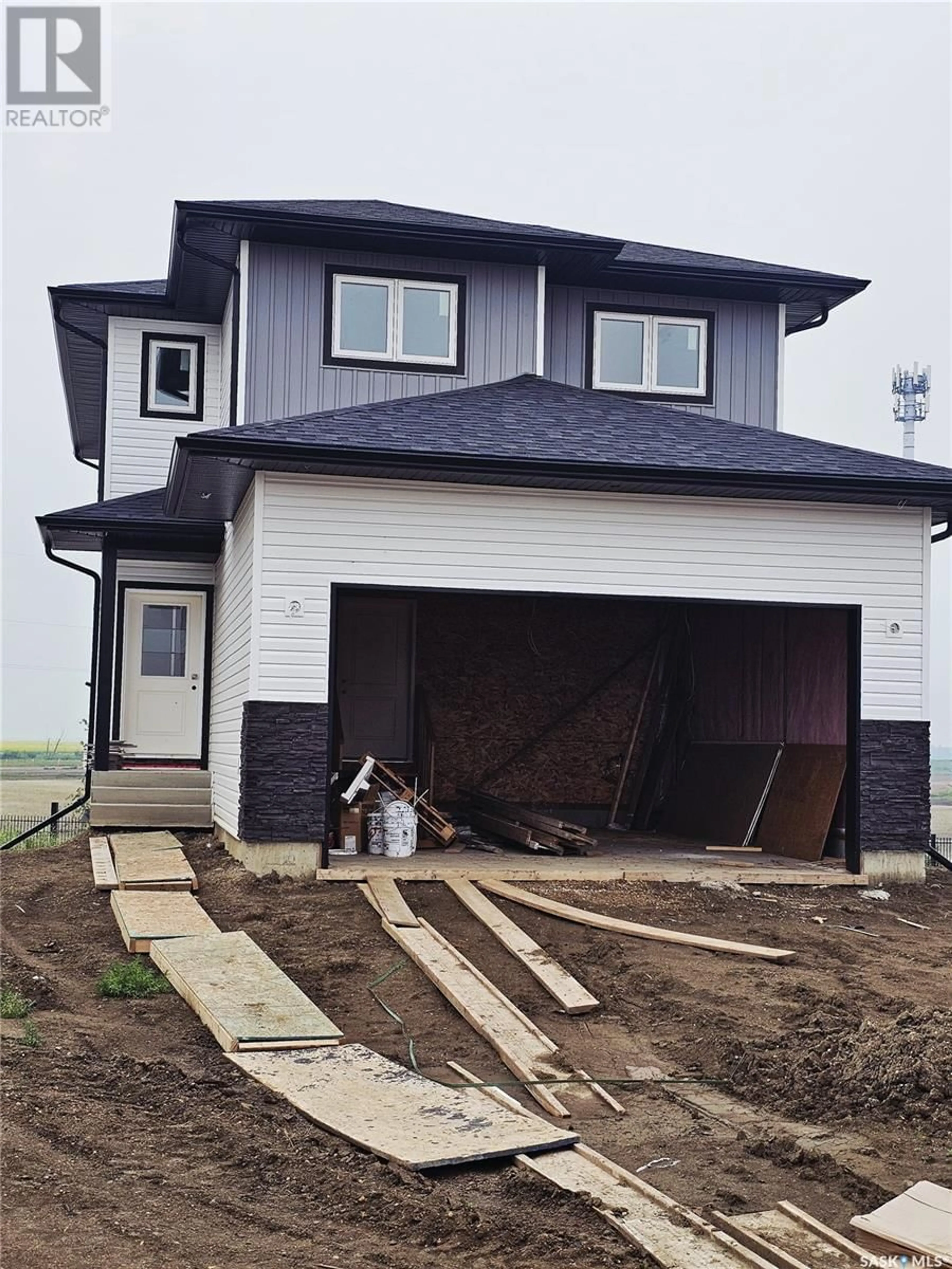 Home with vinyl exterior material, building for 157 ANTONINI COURT, Saskatoon Saskatchewan S7R0M3