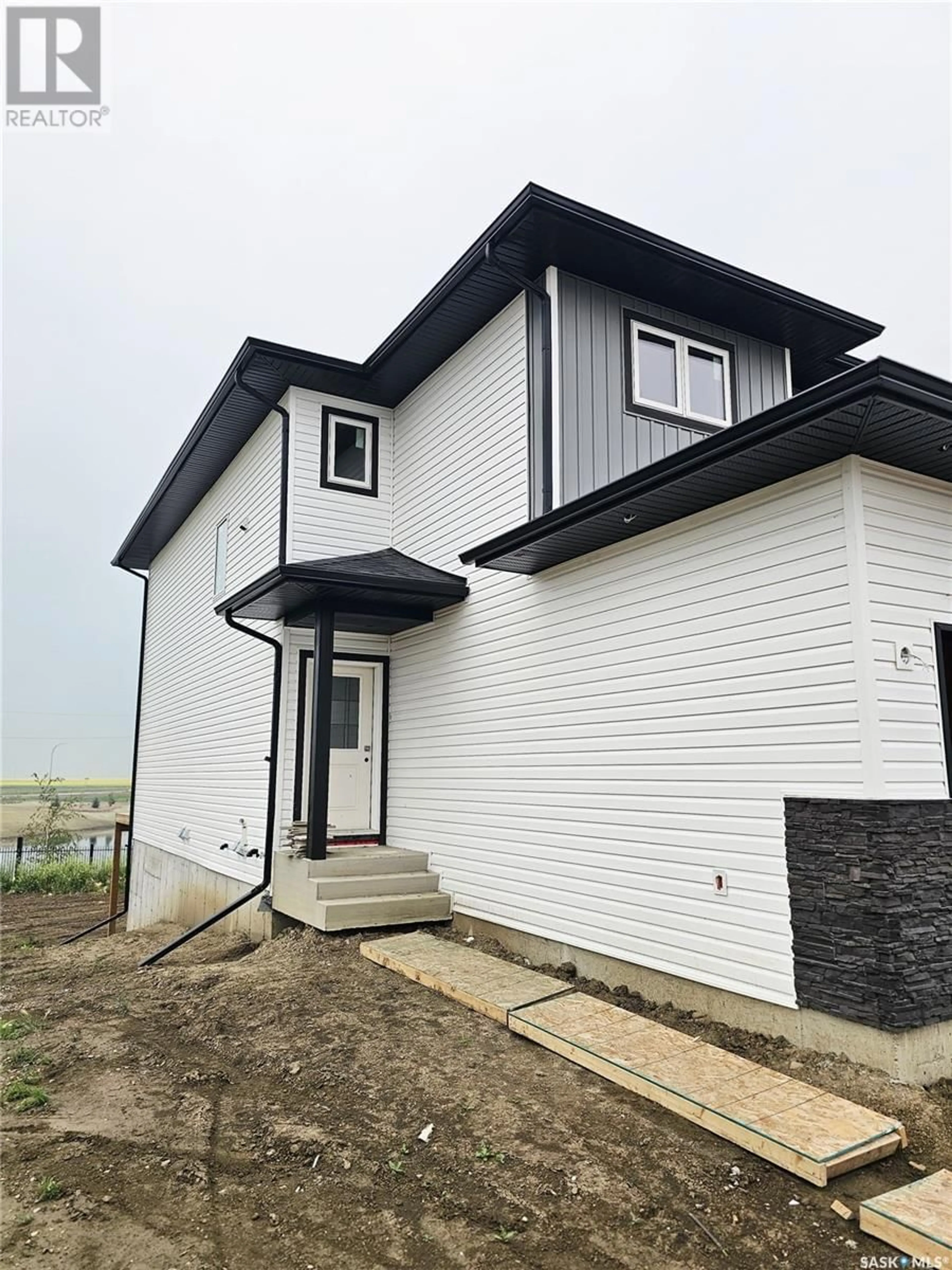 Home with vinyl exterior material, building for 157 ANTONINI COURT, Saskatoon Saskatchewan S7R0M3