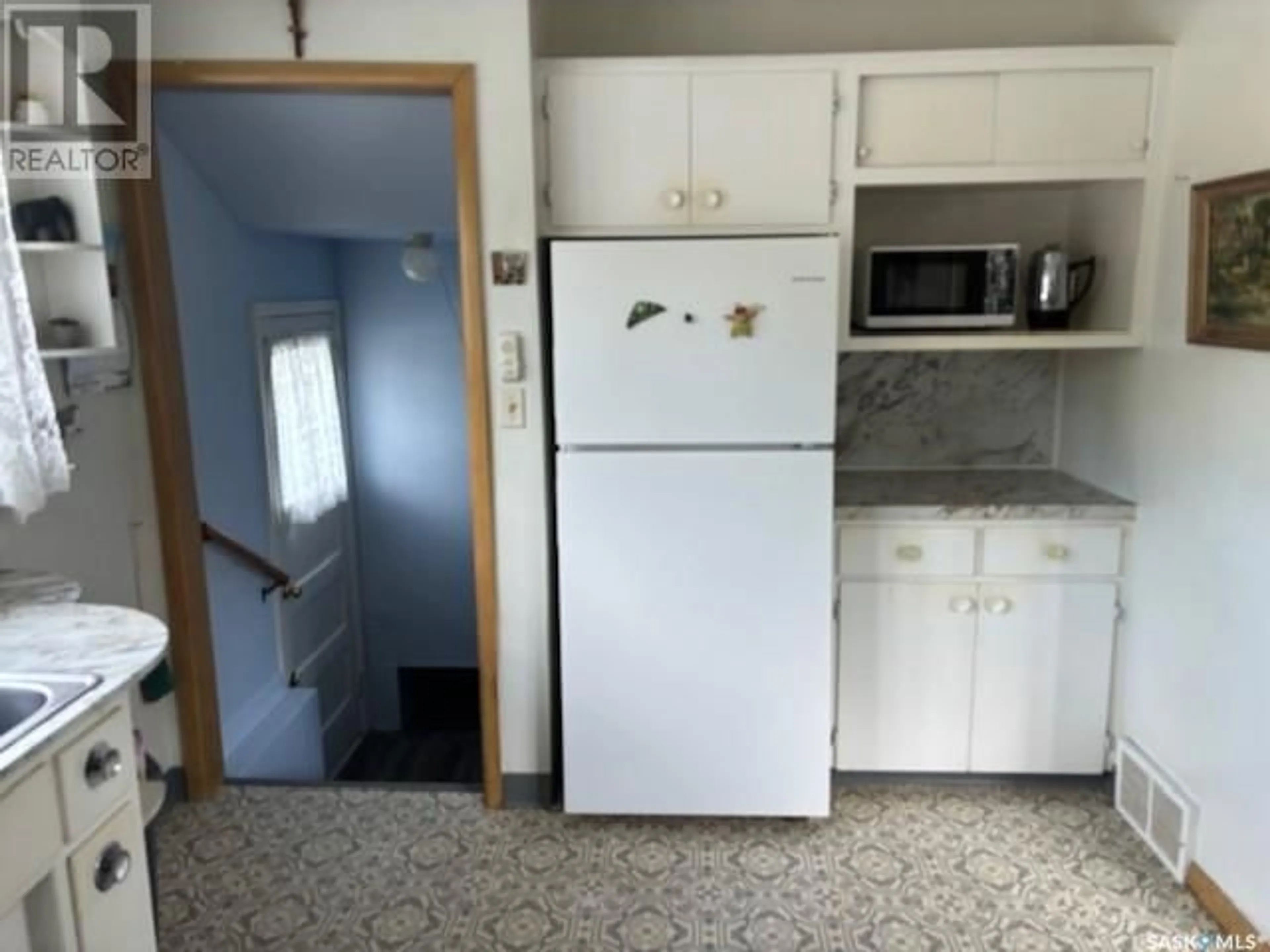 Standard kitchen, unknown for 202 8TH AVENUE, Canora Saskatchewan S0A0L0