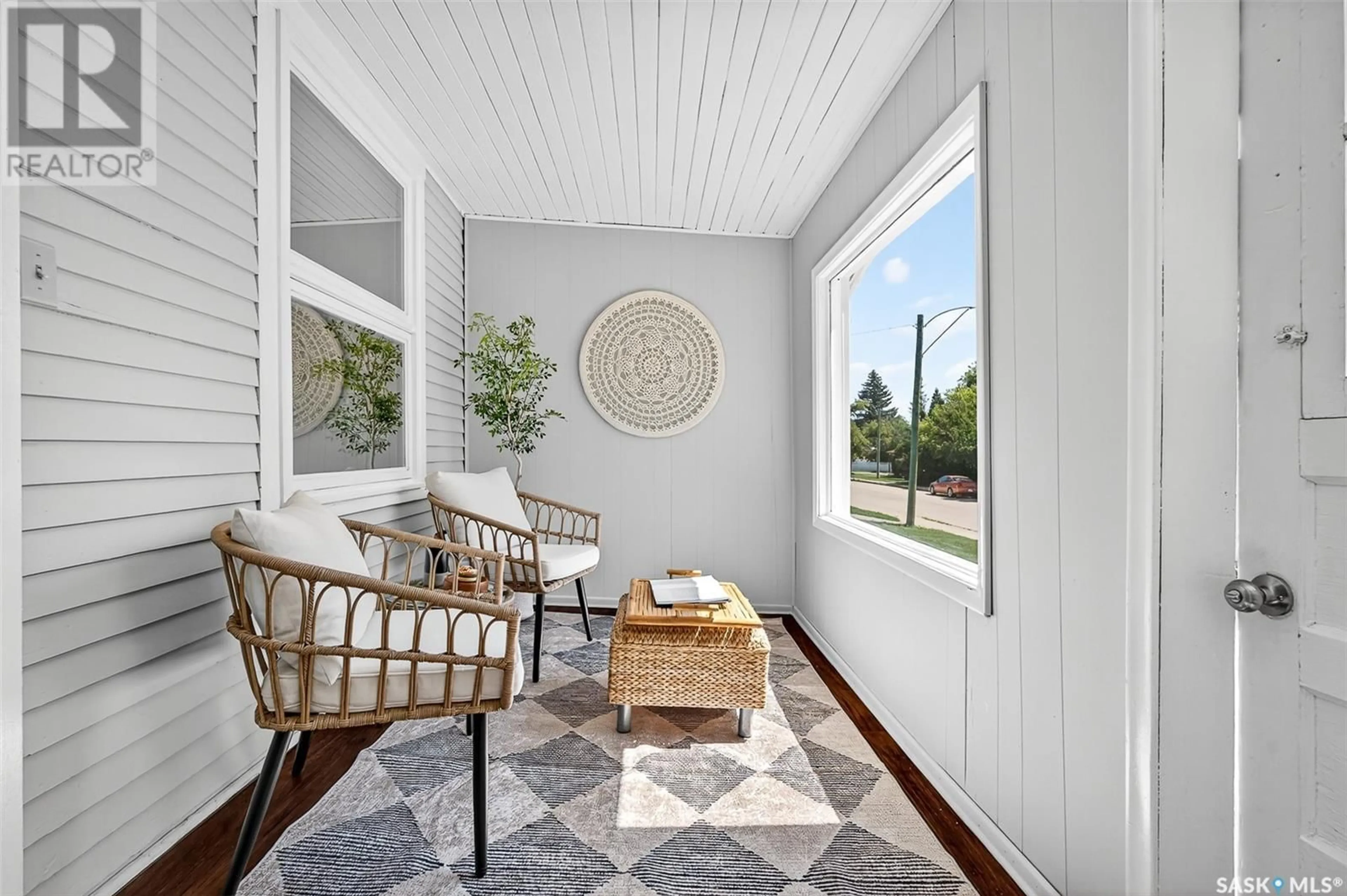 Indoor entryway for 644 HOCHELAGA STREET, Moose Jaw Saskatchewan S6H2H4