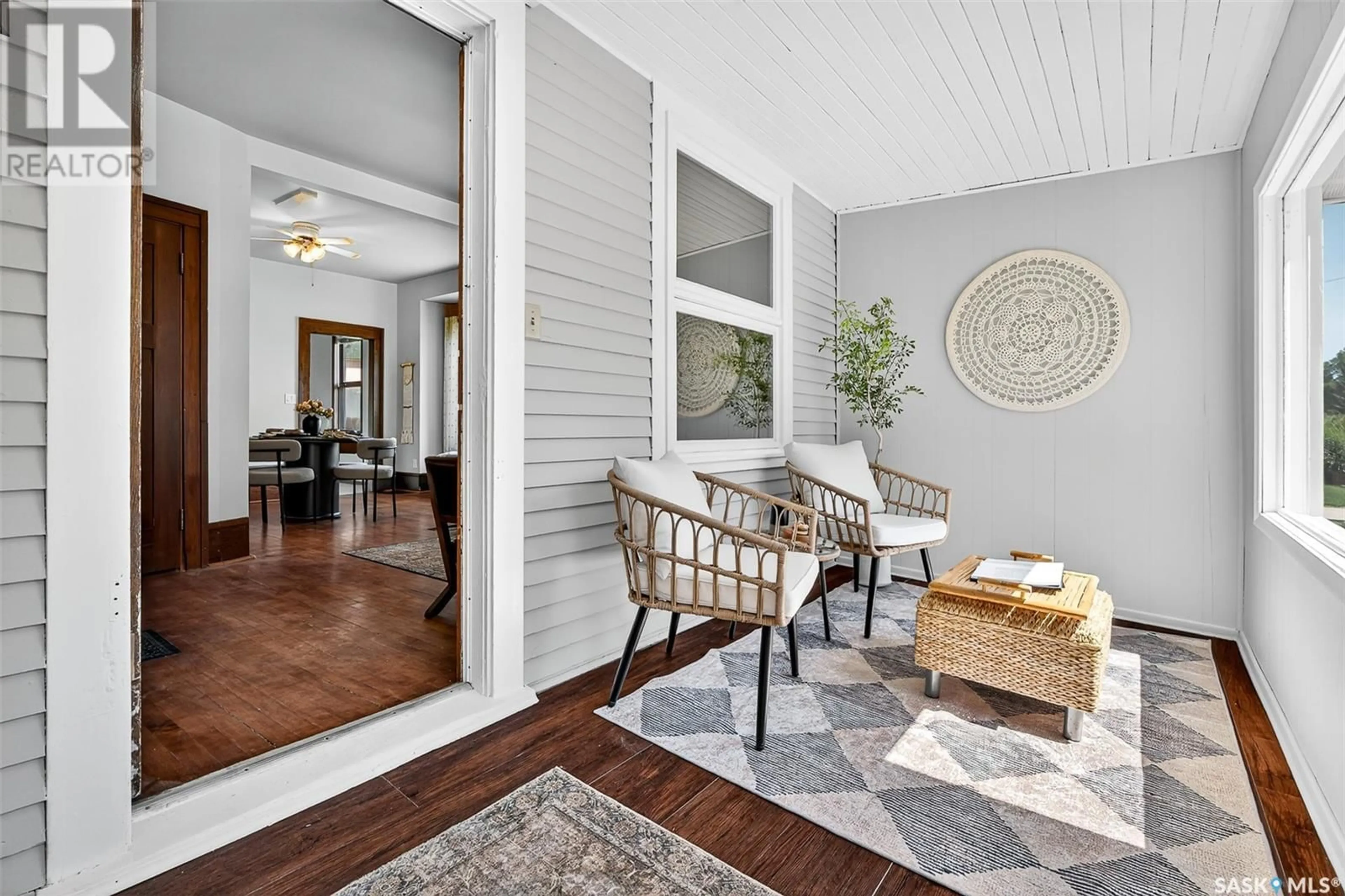 Indoor entryway for 644 HOCHELAGA STREET, Moose Jaw Saskatchewan S6H2H4