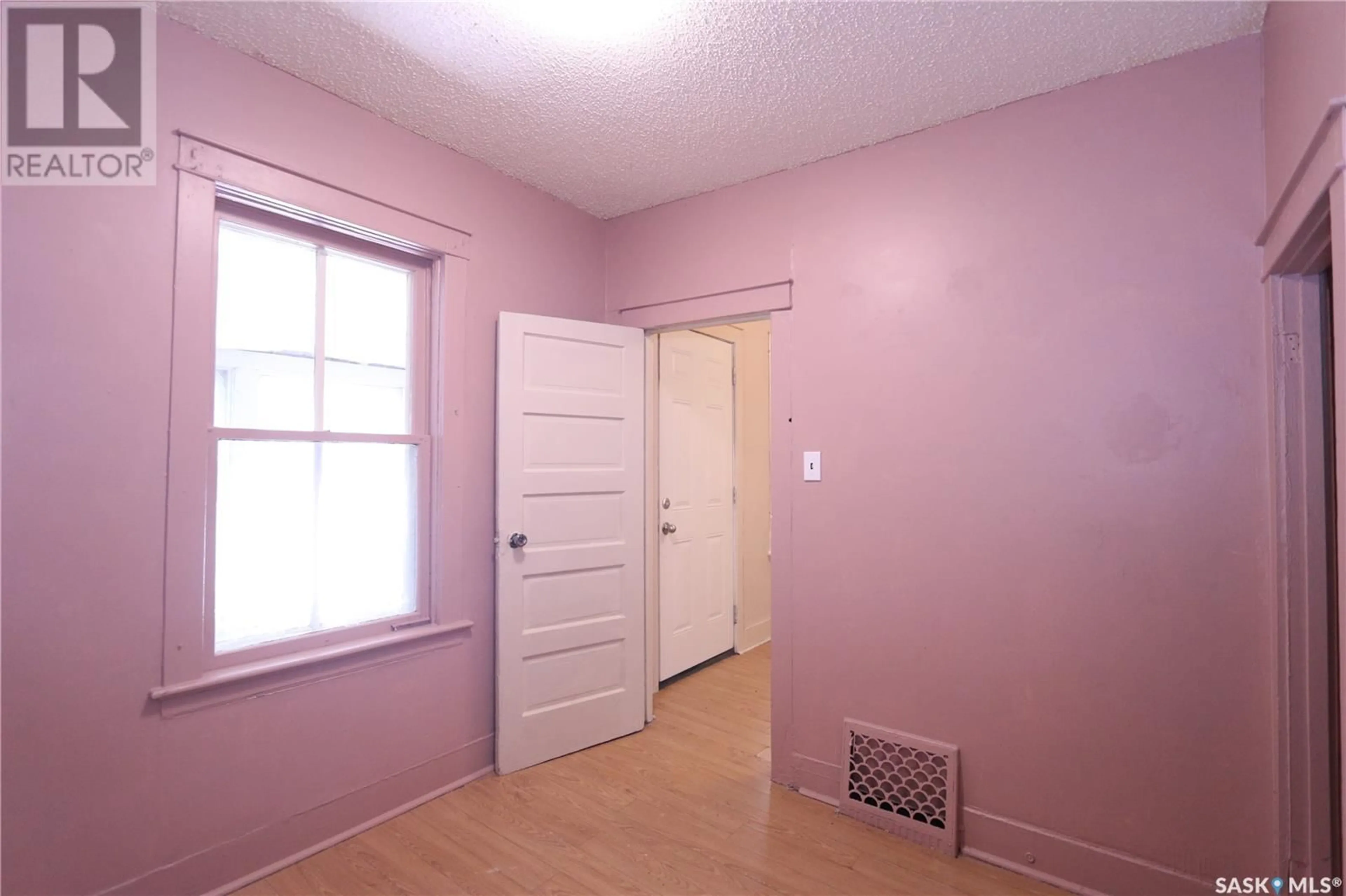 A pic of a room for 964 RETALLACK STREET, Regina Saskatchewan S4T2H1