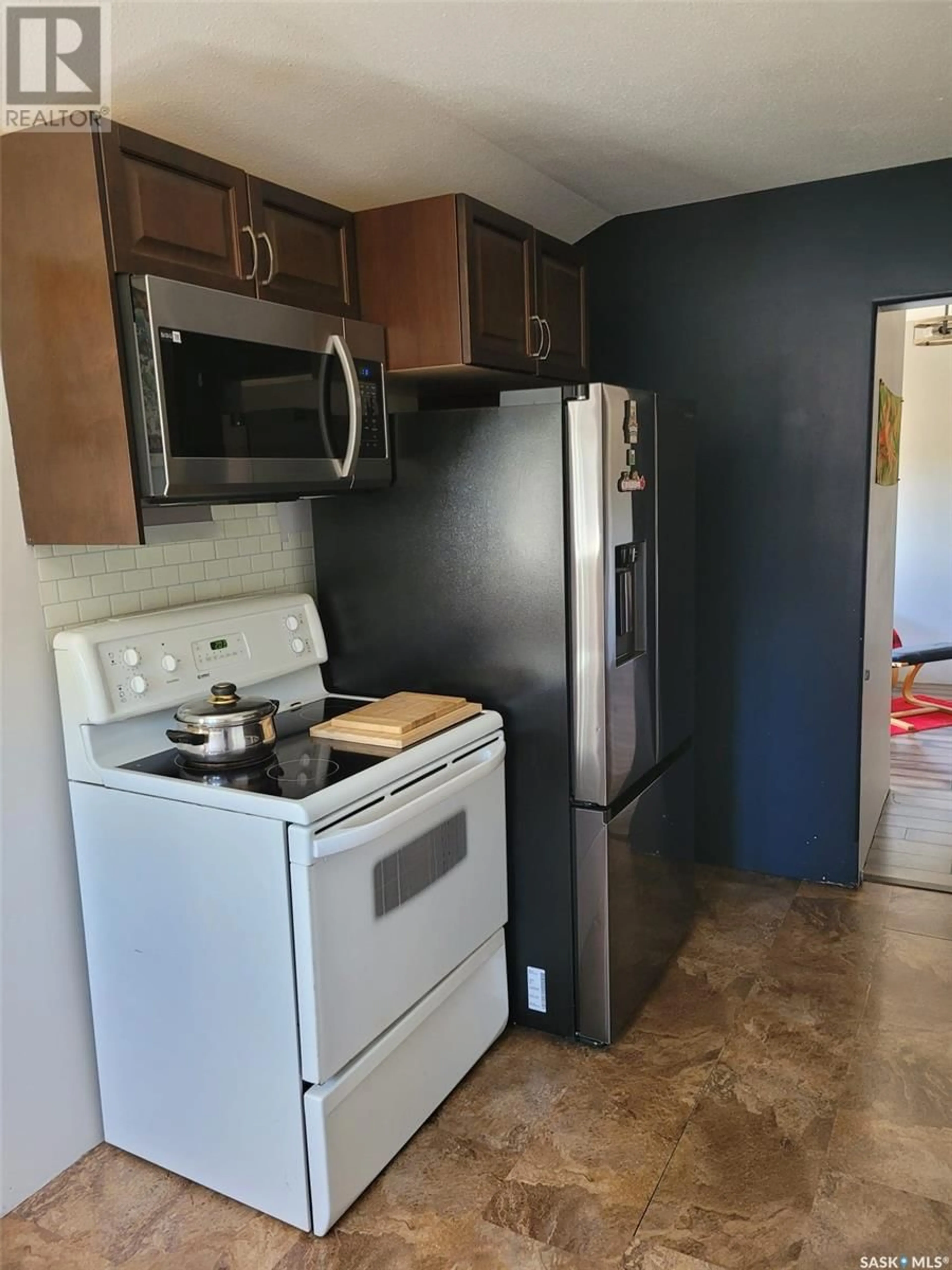 Standard kitchen, unknown for 414 4TH STREET, Wakaw Saskatchewan S0K4P0