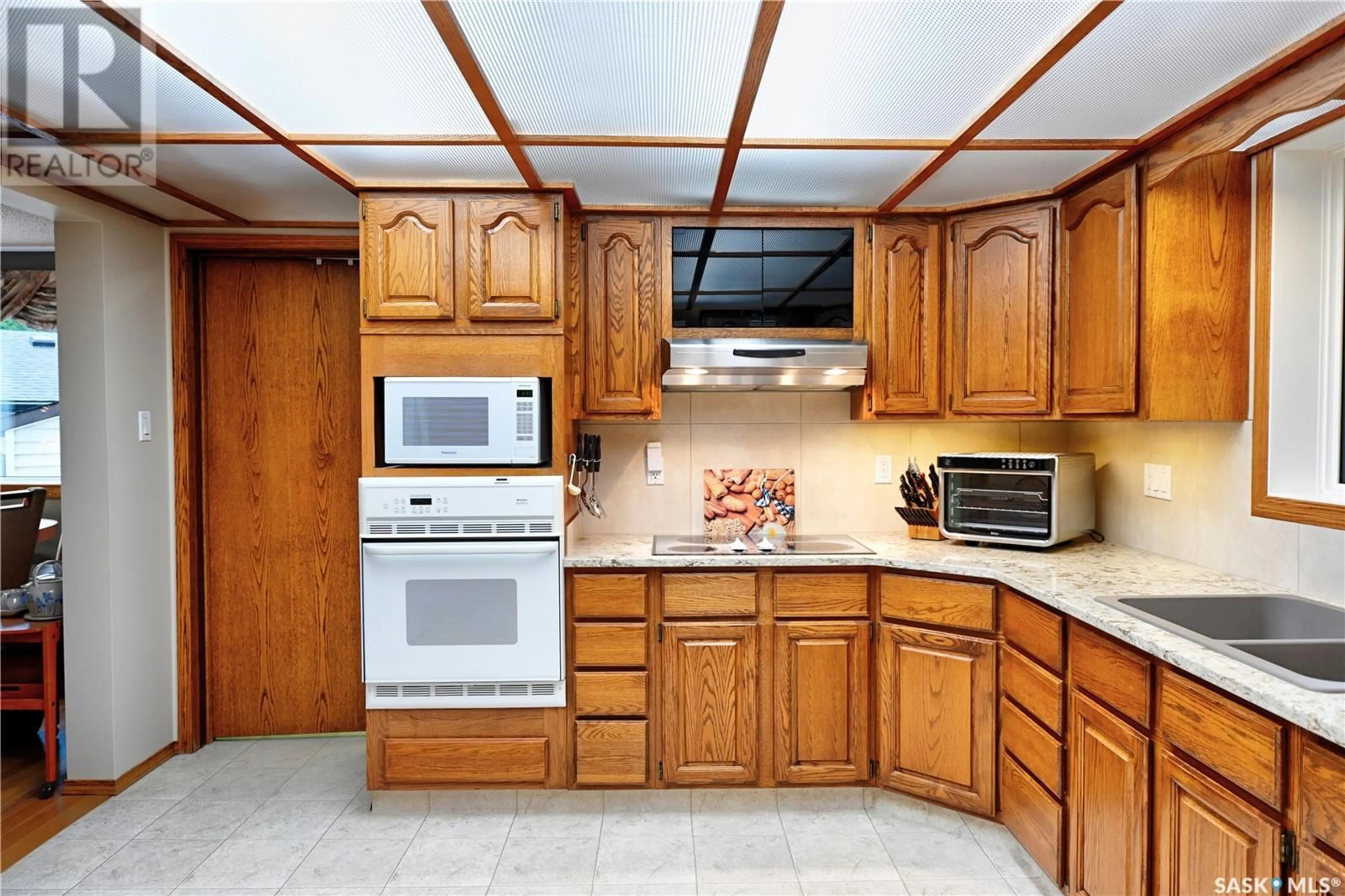 Standard kitchen, ceramic/tile floor for 213 BADGER COURT, Saskatoon Saskatchewan S7N2X2