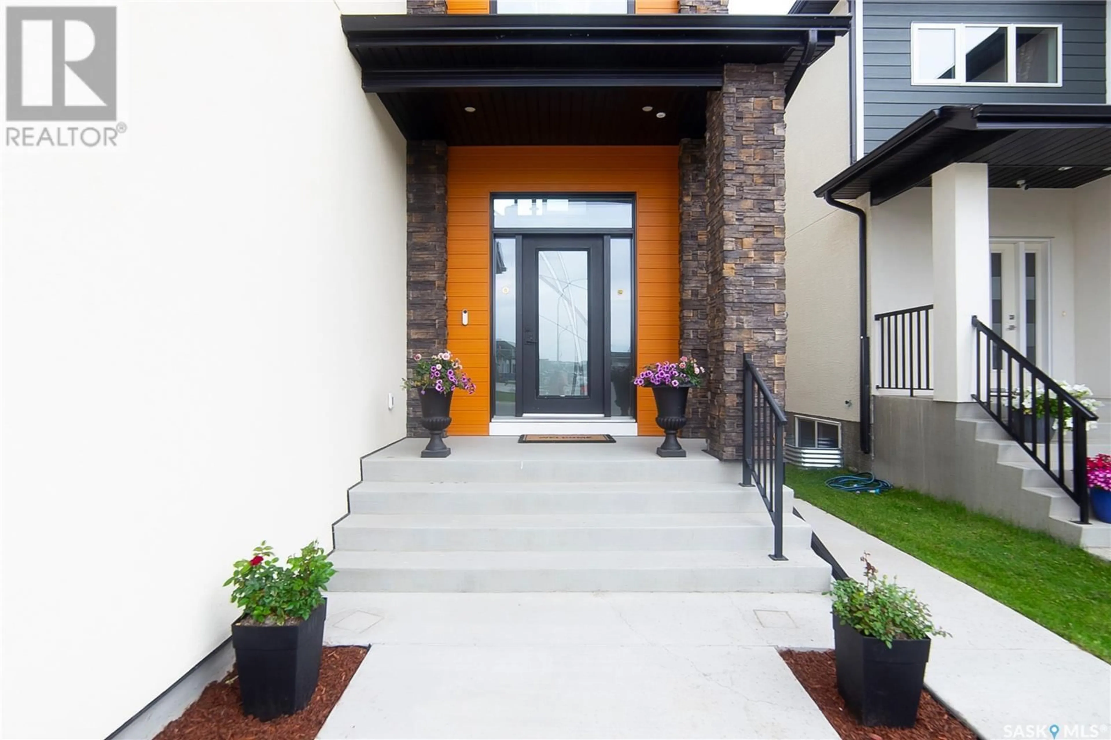 Indoor entryway for 124 FORSEY AVENUE, Saskatoon Saskatchewan S7W1C8