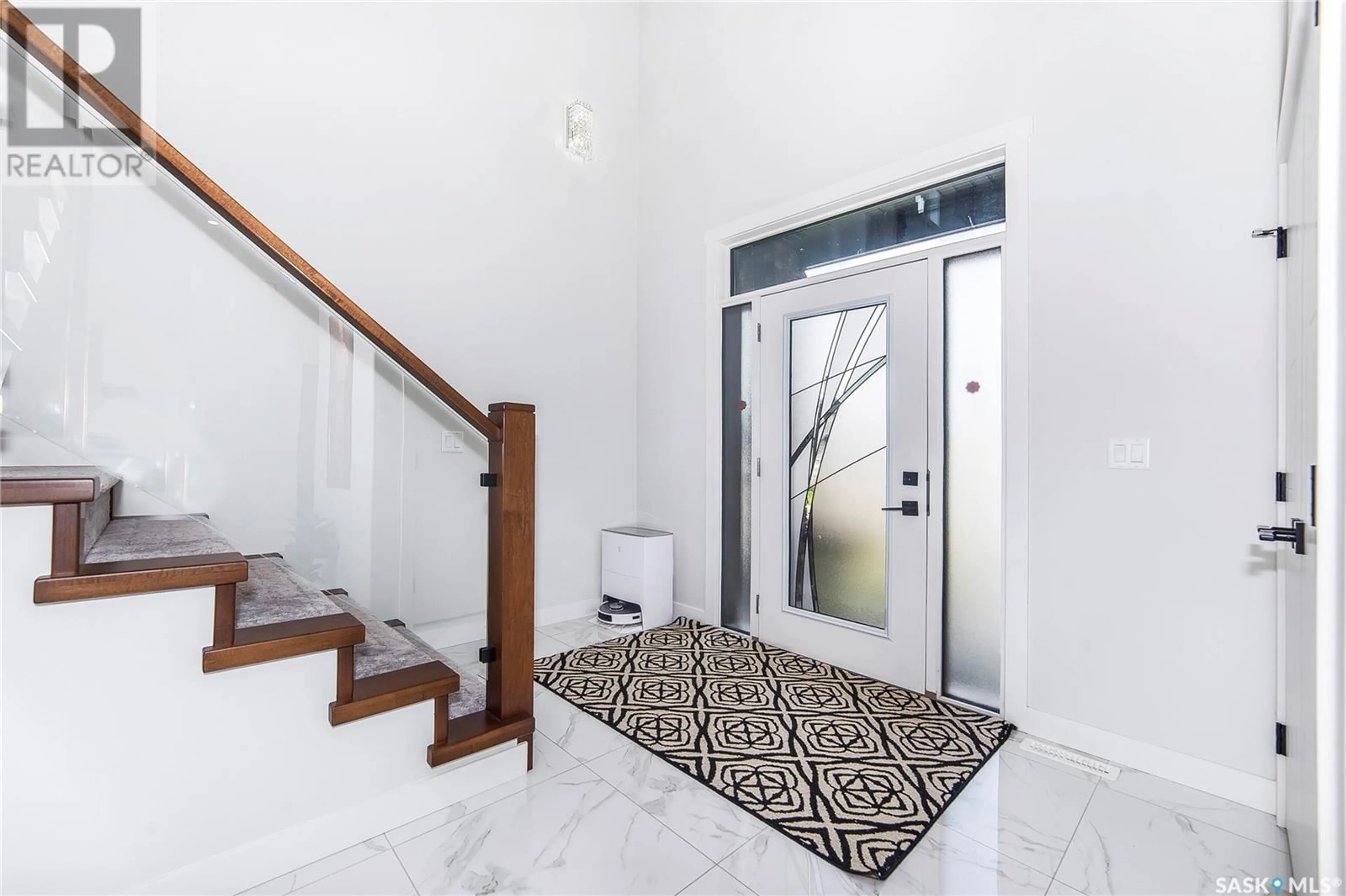 Indoor entryway for 124 FORSEY AVENUE, Saskatoon Saskatchewan S7W1C8
