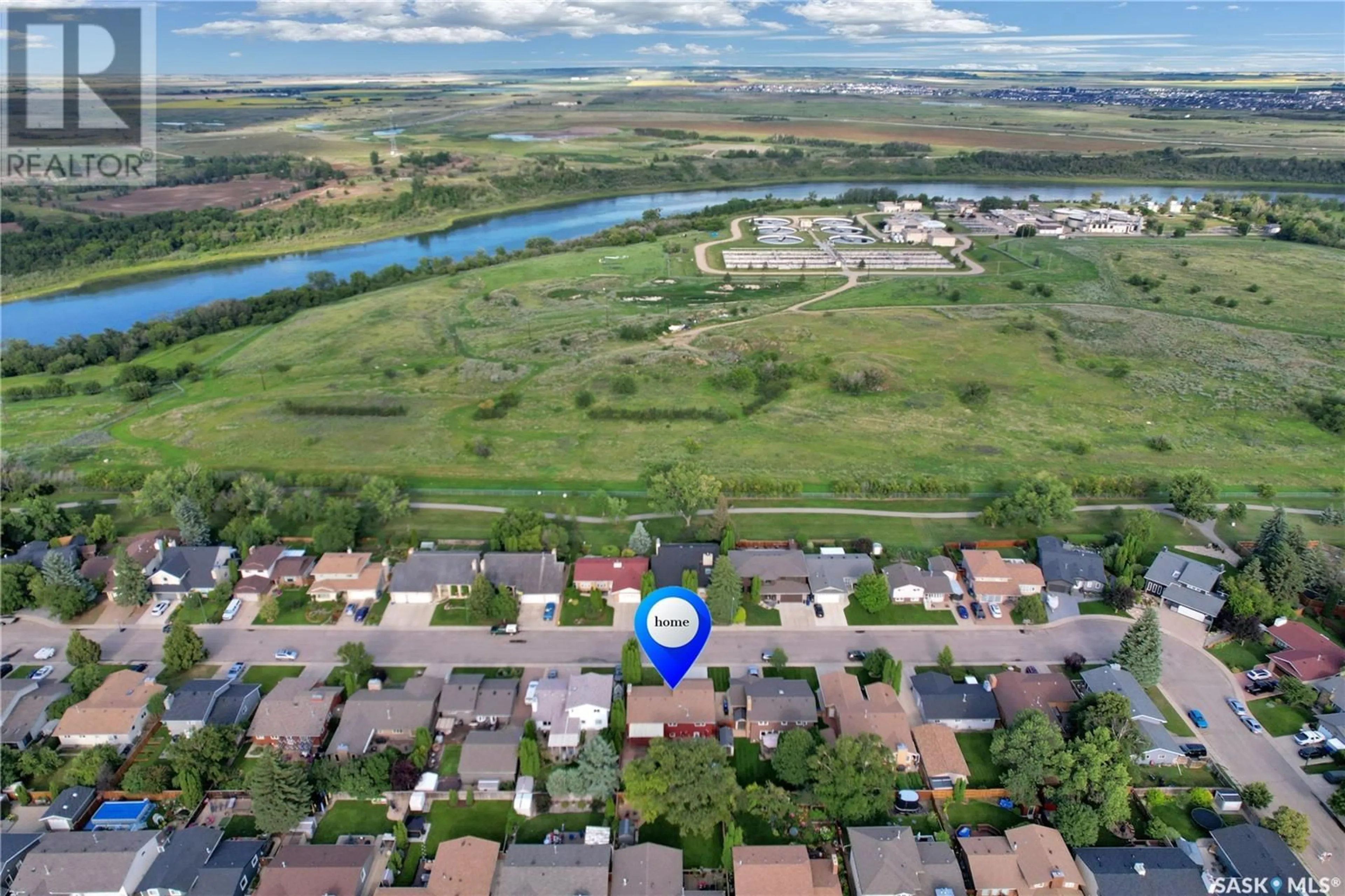 A pic from outside/outdoor area/front of a property/back of a property/a pic from drone, water/lake/river/ocean view for 222 PERREAULT CRESCENT, Saskatoon Saskatchewan S7K6B3