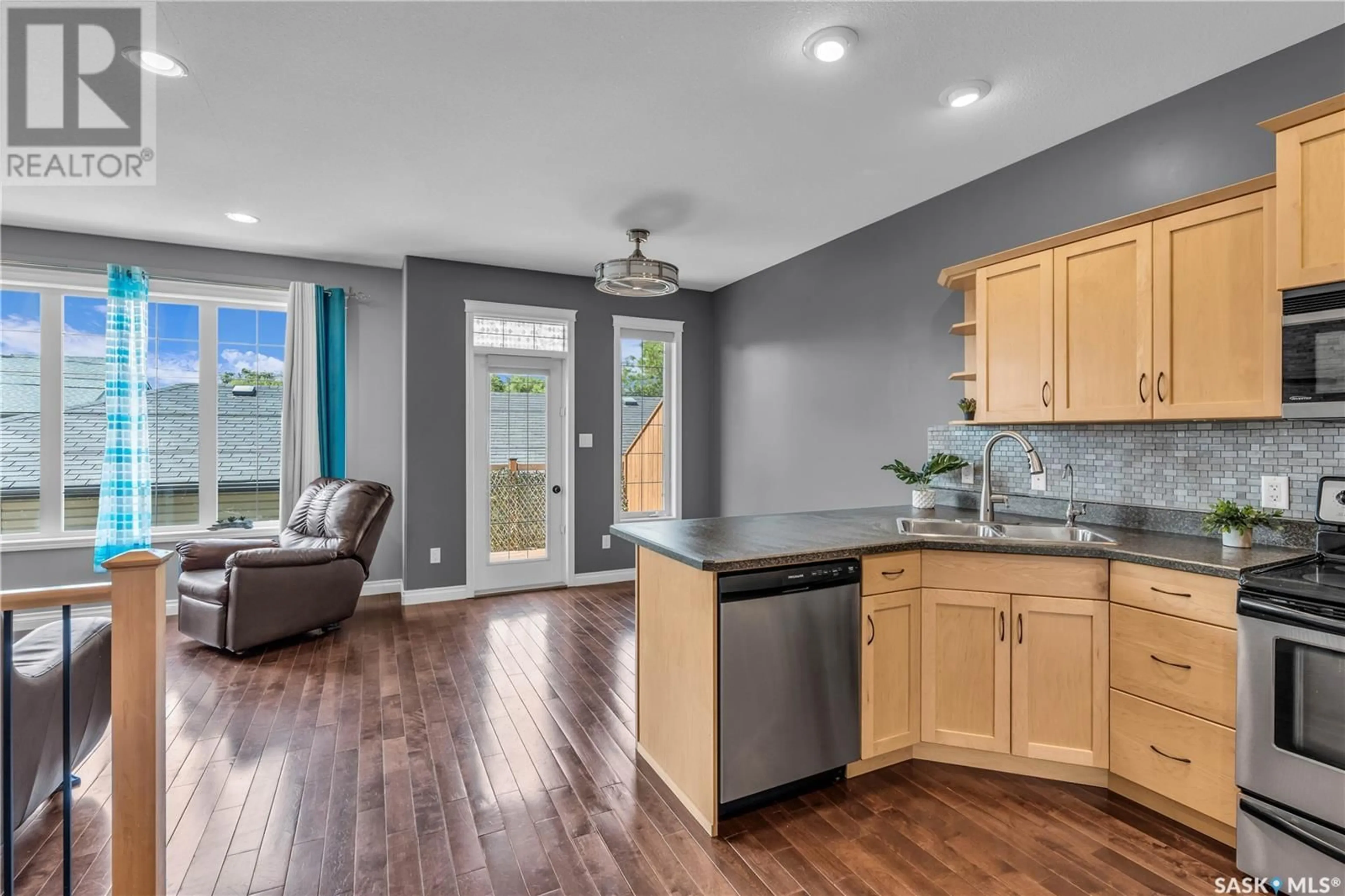 Open concept kitchen, unknown for 2 116 HIEBERT CRESCENT, Martensville Saskatchewan S0K2T2