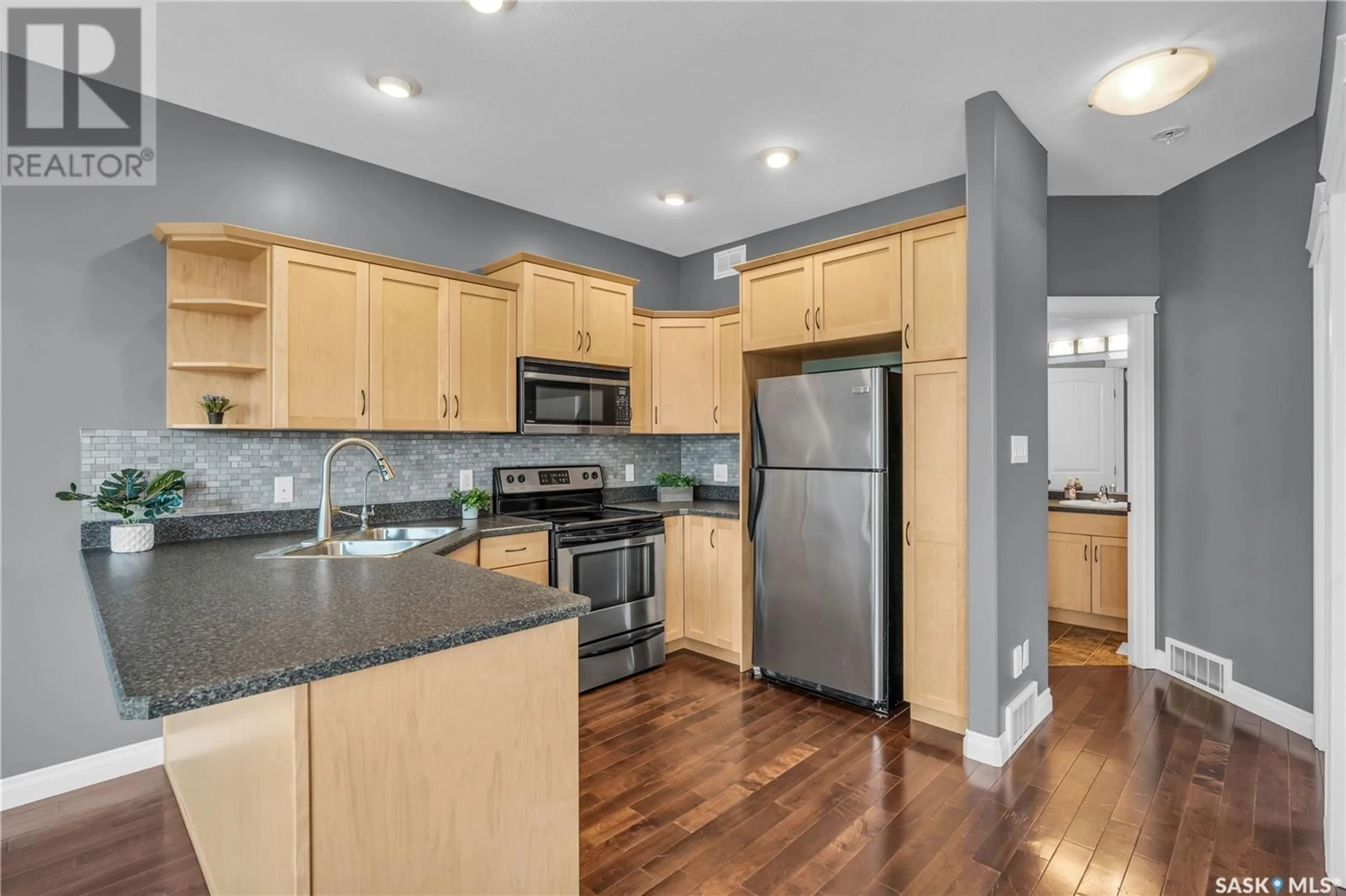 Open concept kitchen, unknown for 2 116 HIEBERT CRESCENT, Martensville Saskatchewan S0K2T2