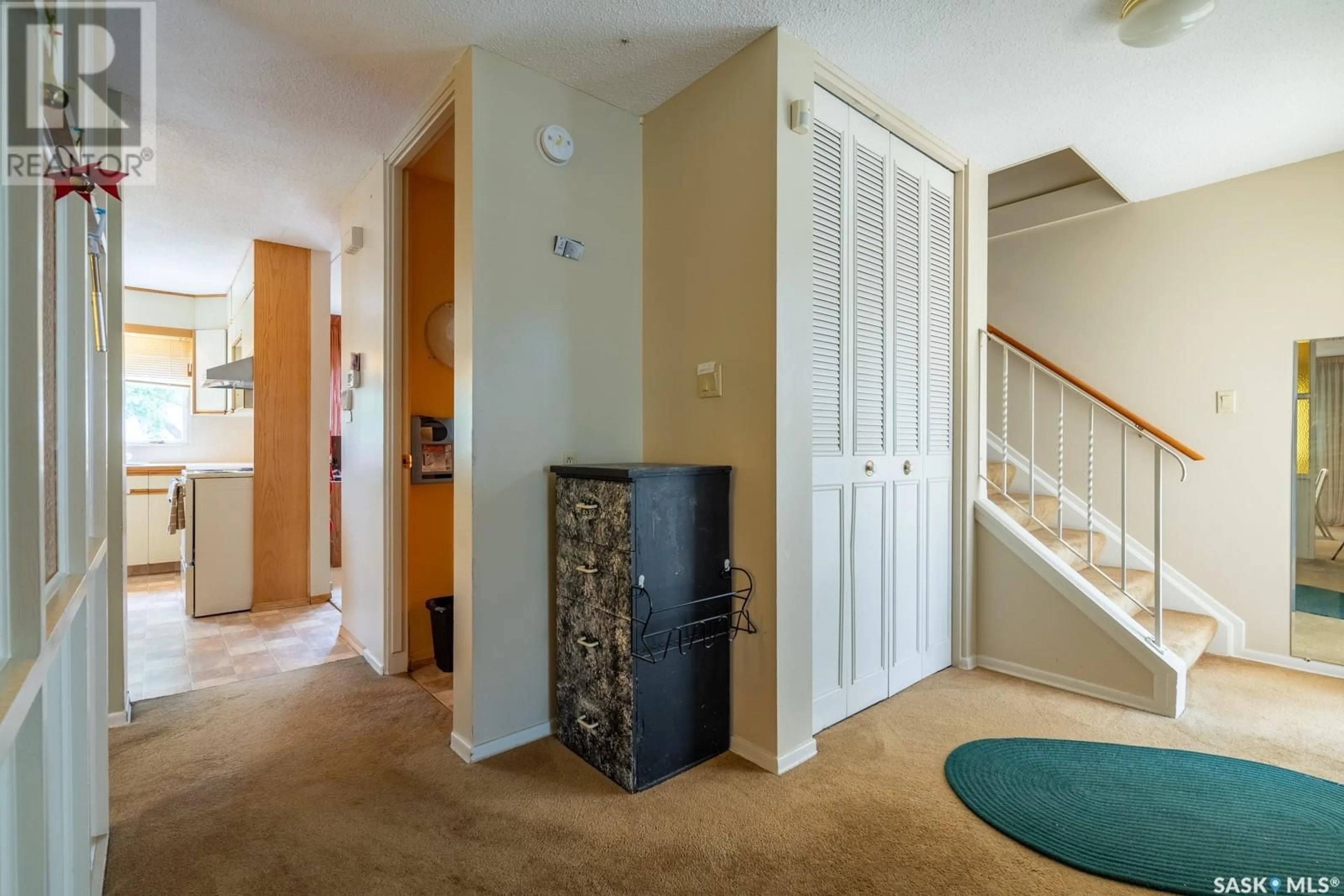 Indoor entryway for 145 MAYFAIR CRESCENT, Regina Saskatchewan S4S4J1