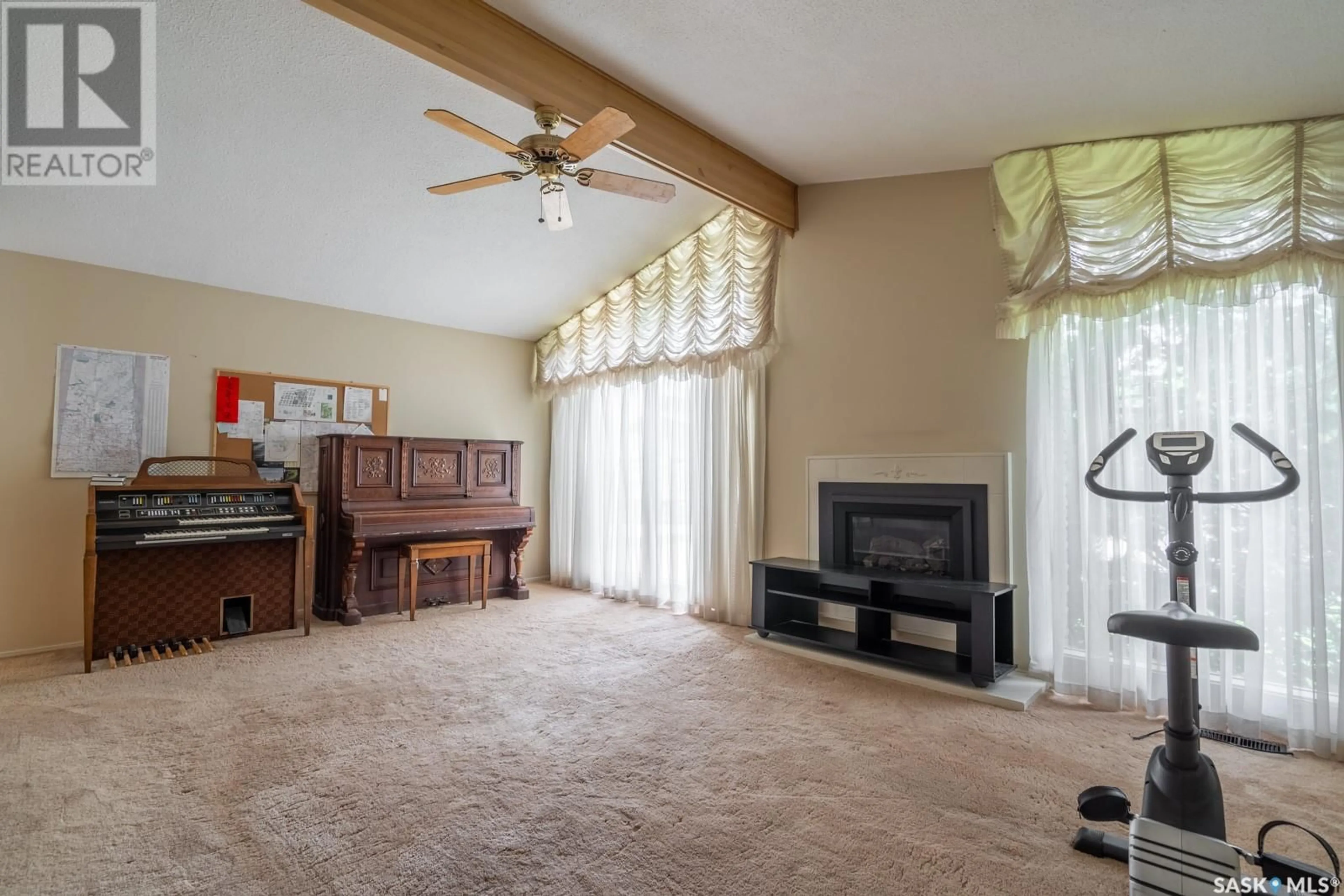 Living room with furniture, unknown for 145 MAYFAIR CRESCENT, Regina Saskatchewan S4S4J1