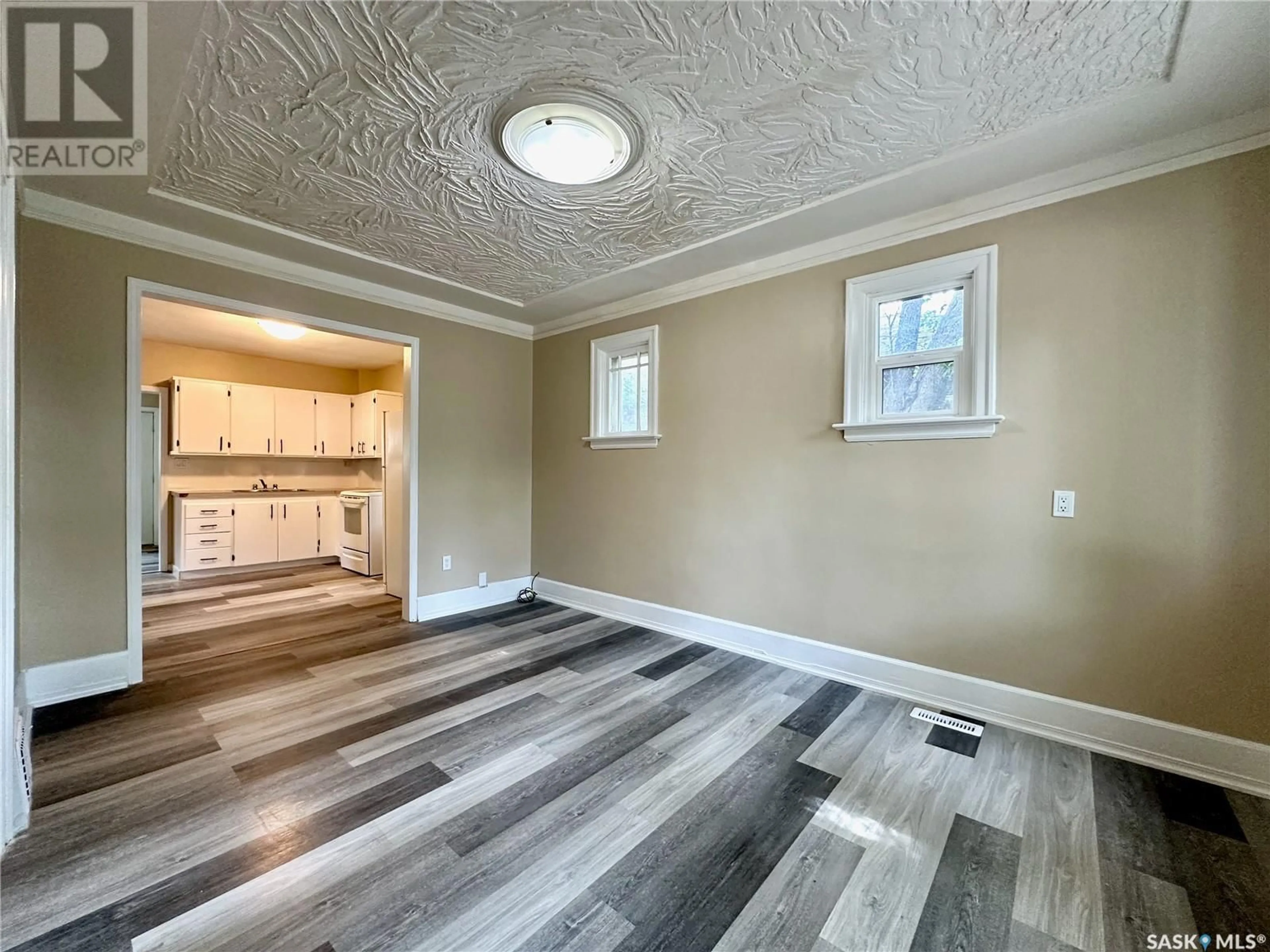 A pic of a room for 1020 K AVENUE, Saskatoon Saskatchewan S7L2N6