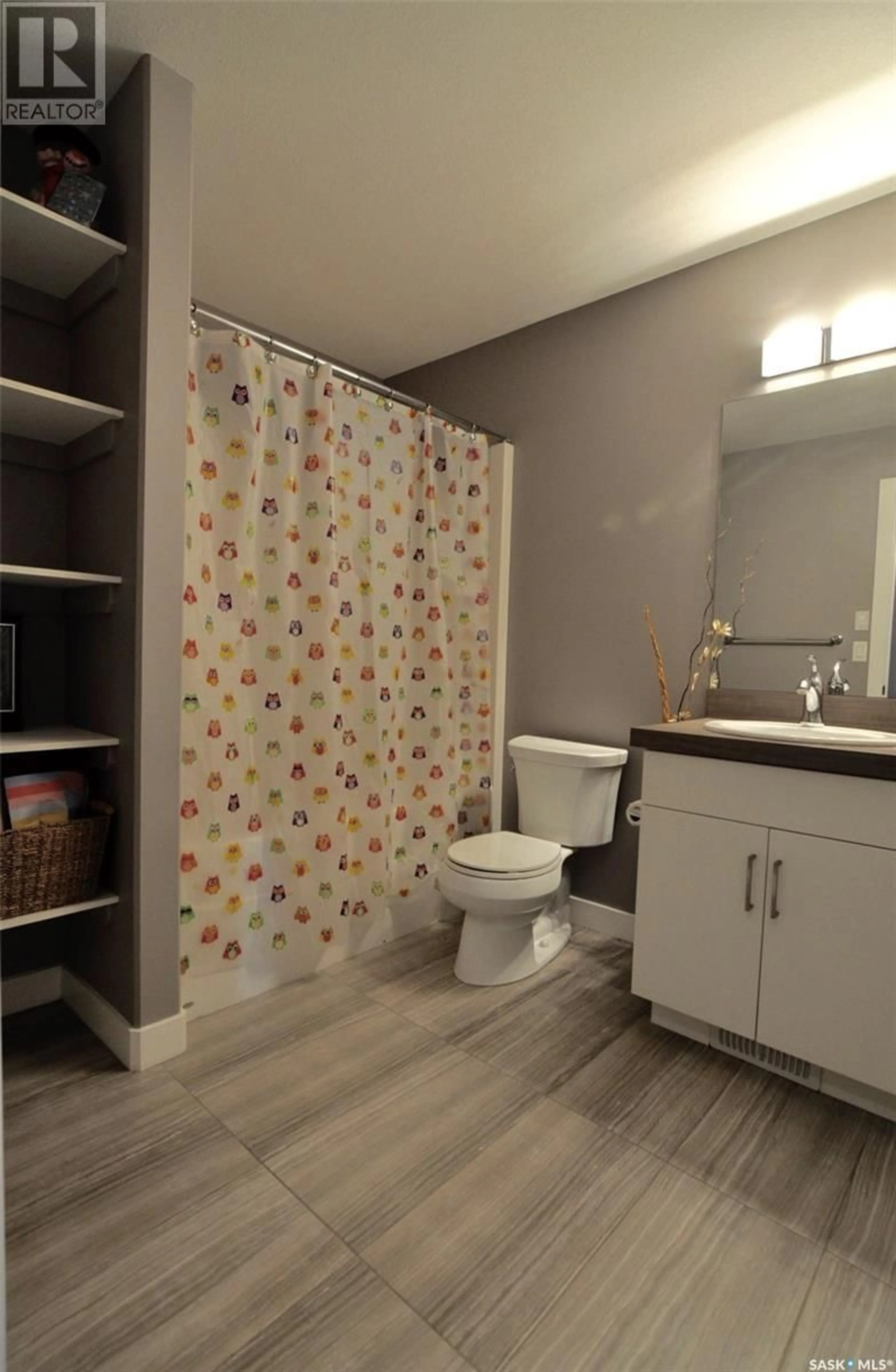 Standard bathroom, unknown for 467 VELTKAMP CRESCENT, Saskatoon Saskatchewan S7T0S1