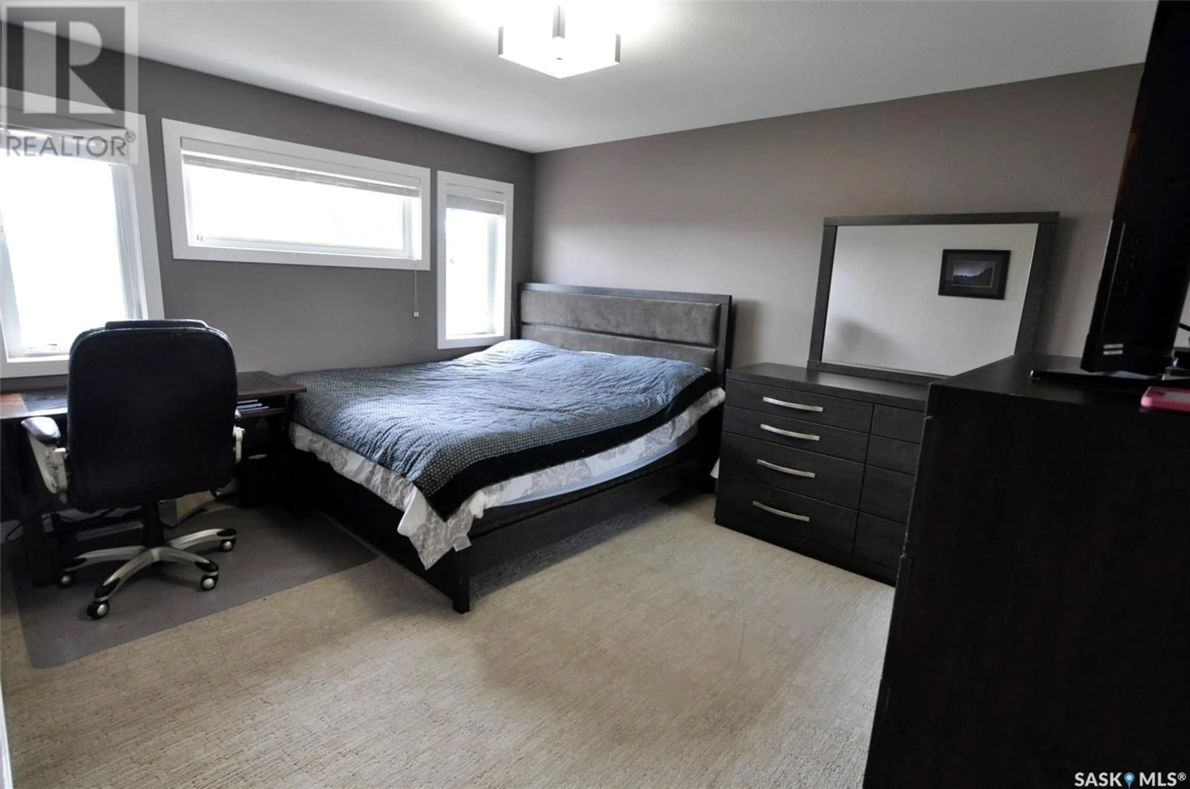 Bedroom with bed, unknown for 467 VELTKAMP CRESCENT, Saskatoon Saskatchewan S7T0S1