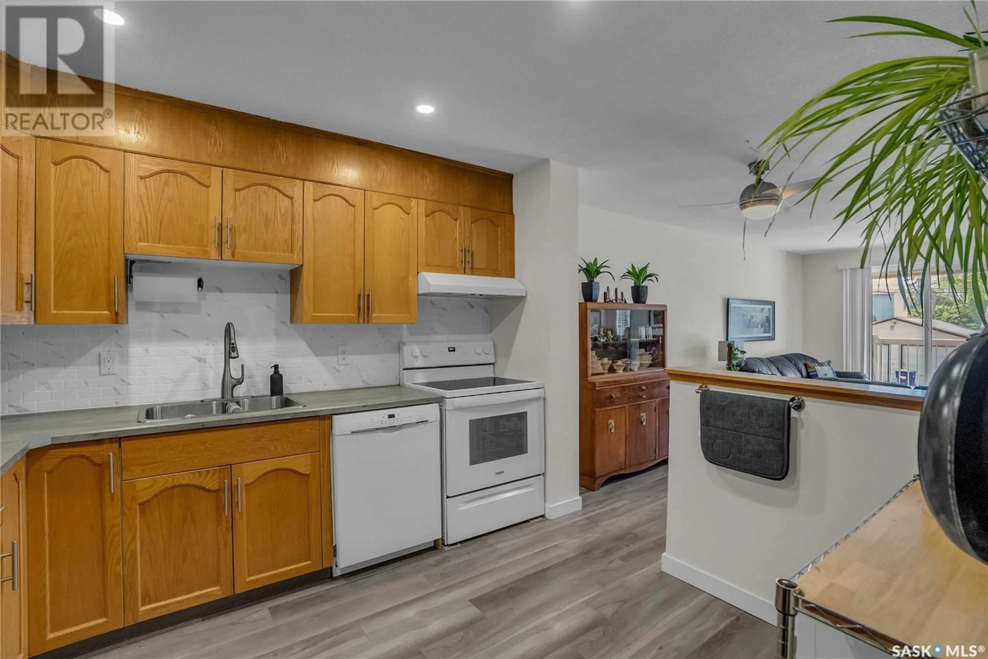 Open concept kitchen, unknown for 103 - 910 9TH STREET, Saskatoon Saskatchewan S7H0N1