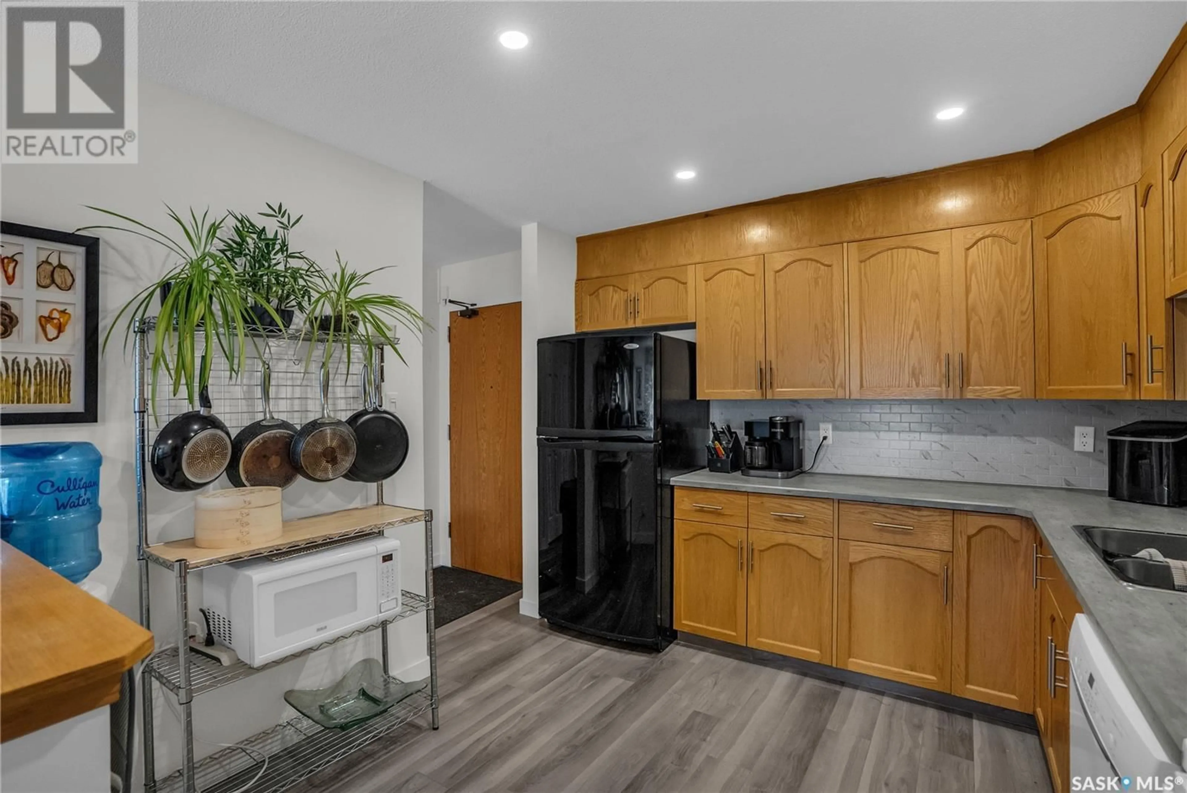 Open concept kitchen, unknown for 103 - 910 9TH STREET, Saskatoon Saskatchewan S7H0N1